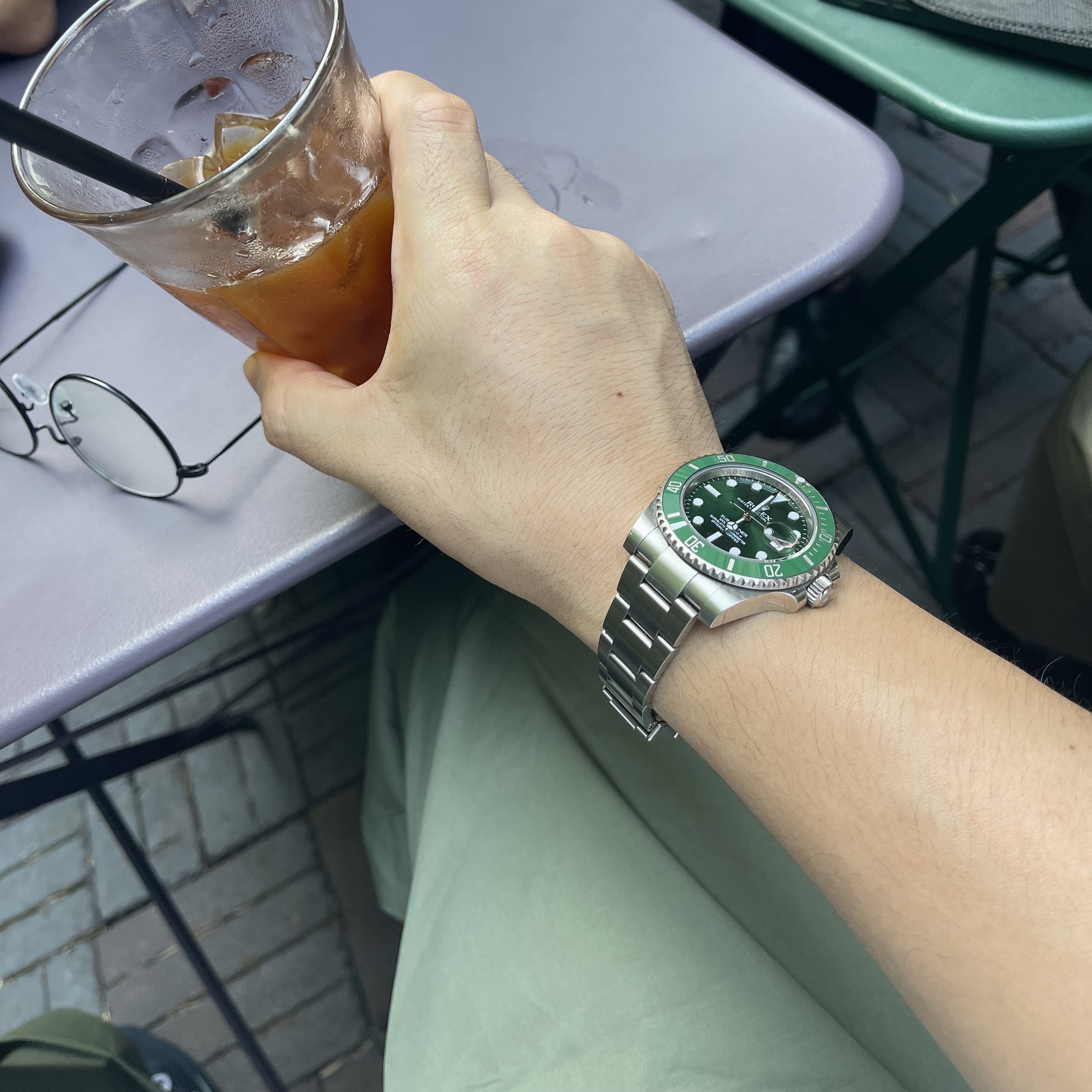 Rolex Submariner Date 40mm 116610LV Green Oyster, Nike x Sacai x Fragment LDWaffle Blackened Blue 착용 스타일