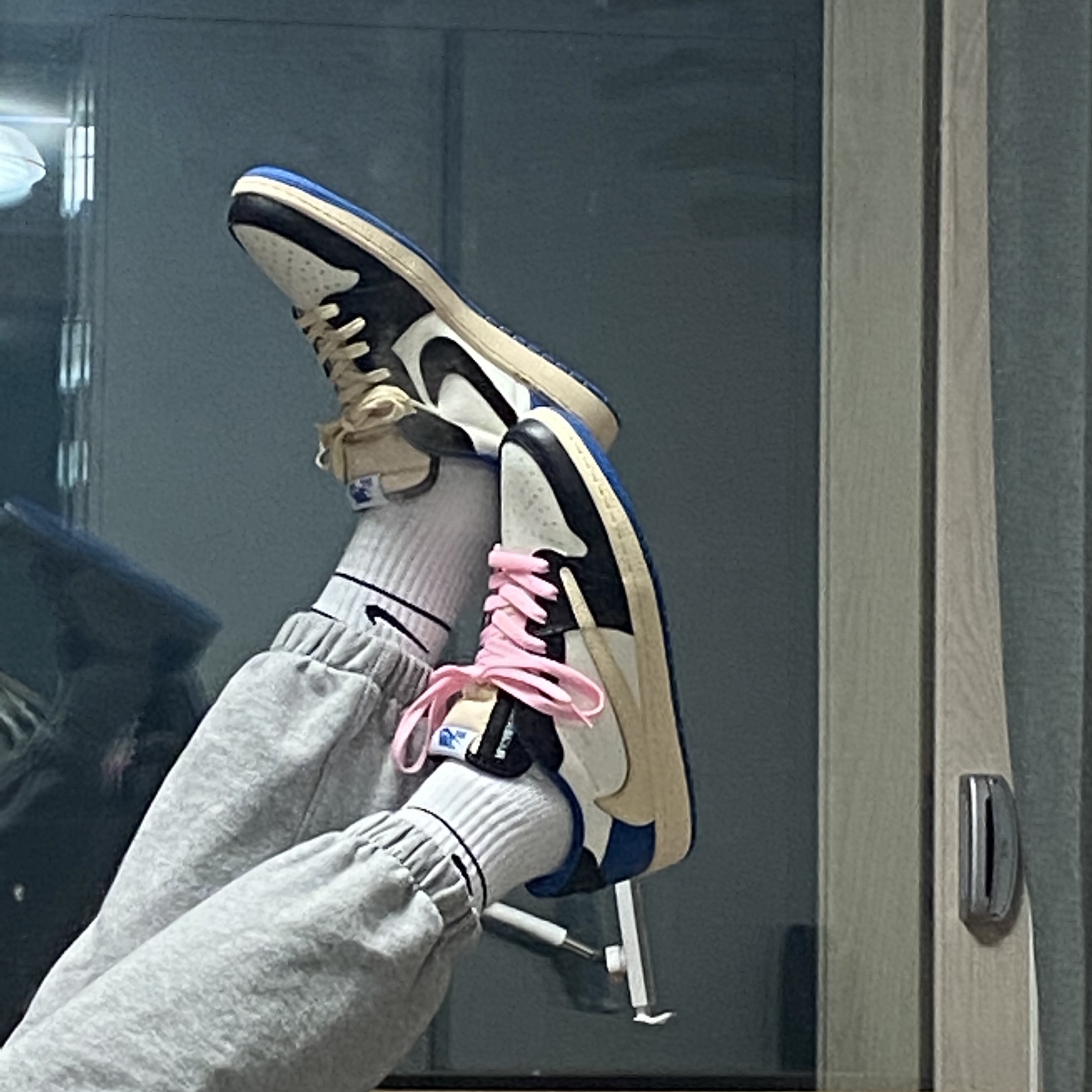 Jordan 1 x Travis Scott x Fragment Retro Low OG SP Military Blue 착용 스타일