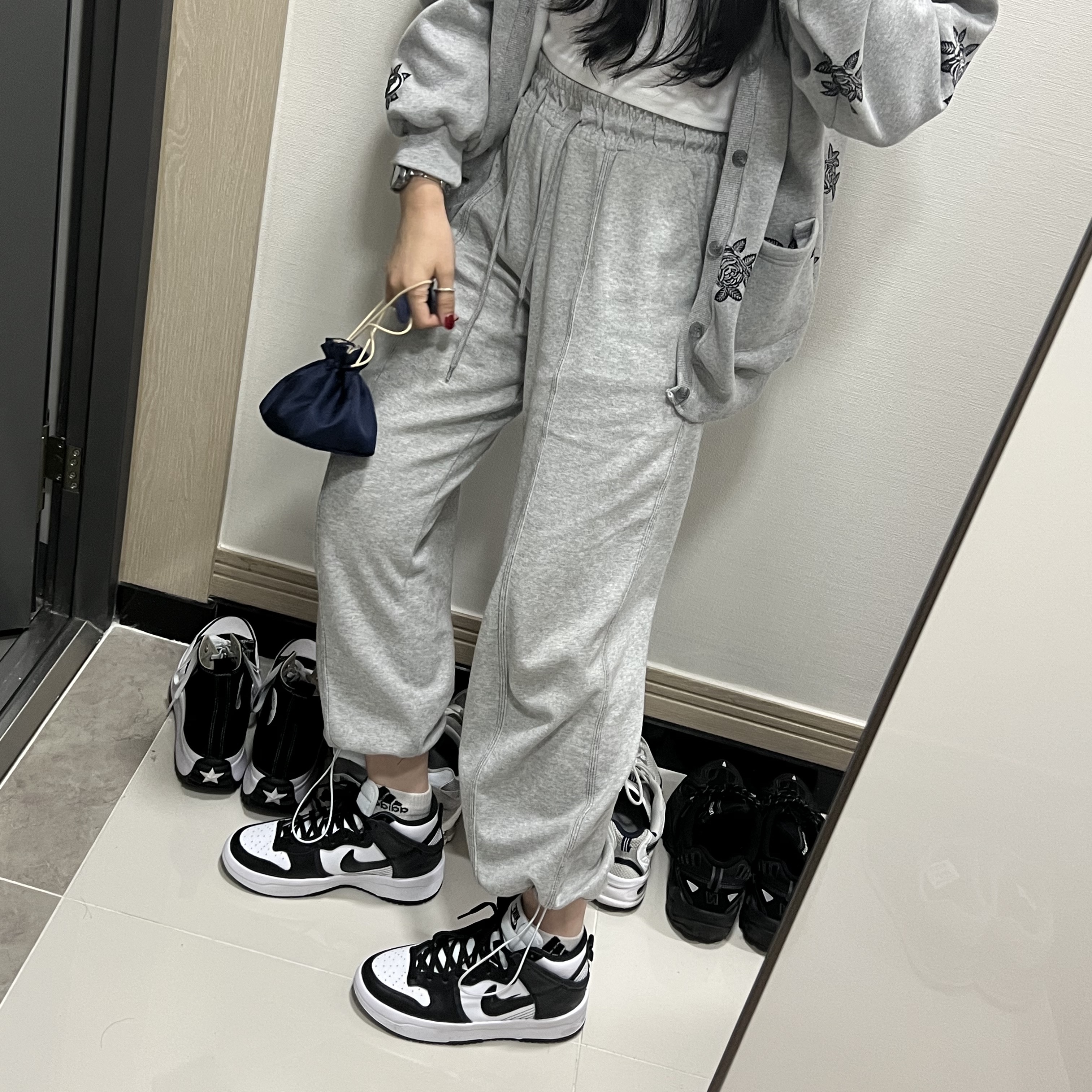 (W) Nike Dunk High Up Black and White 착용 스타일