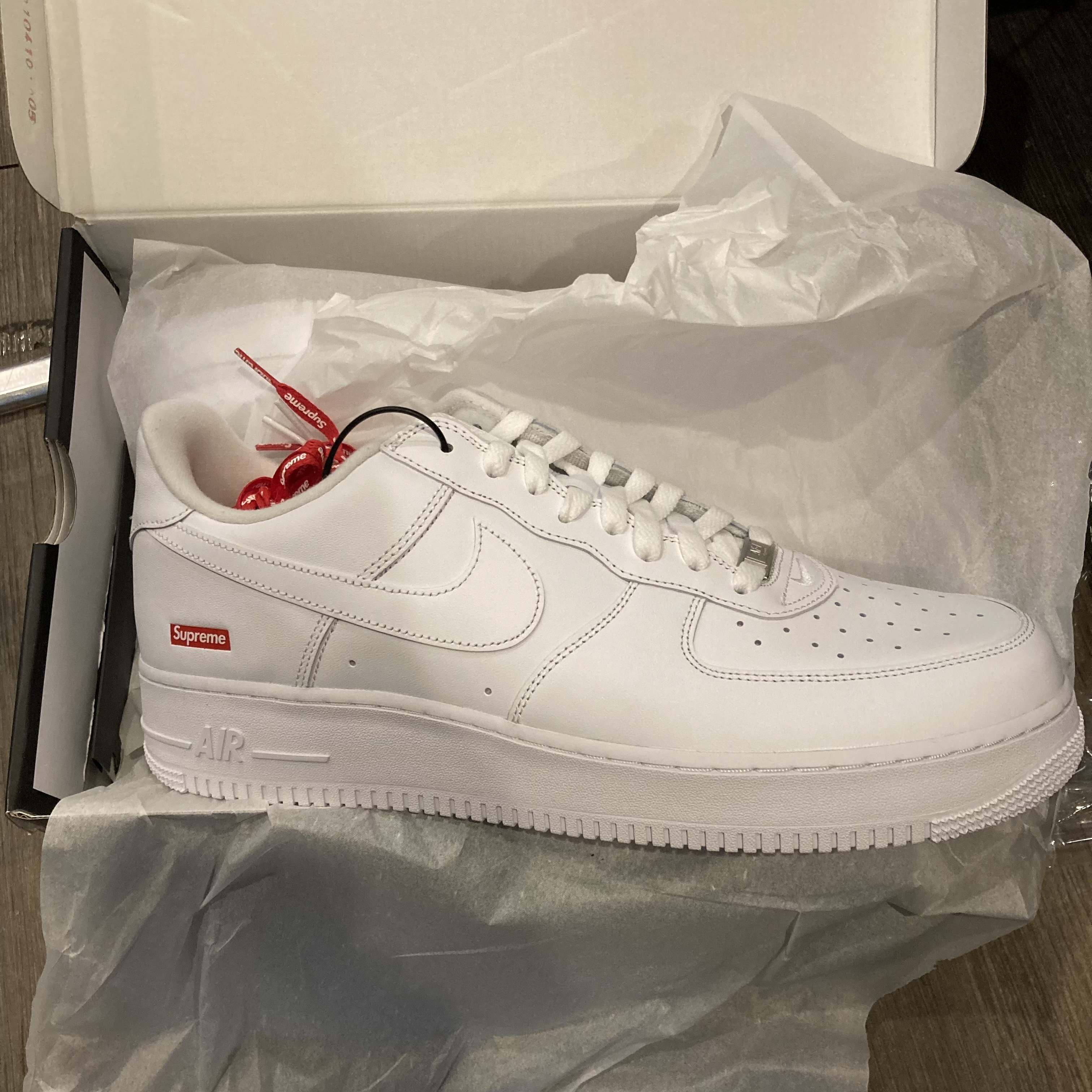 Nike x Supreme Air Force 1 Low White 착용 스타일
