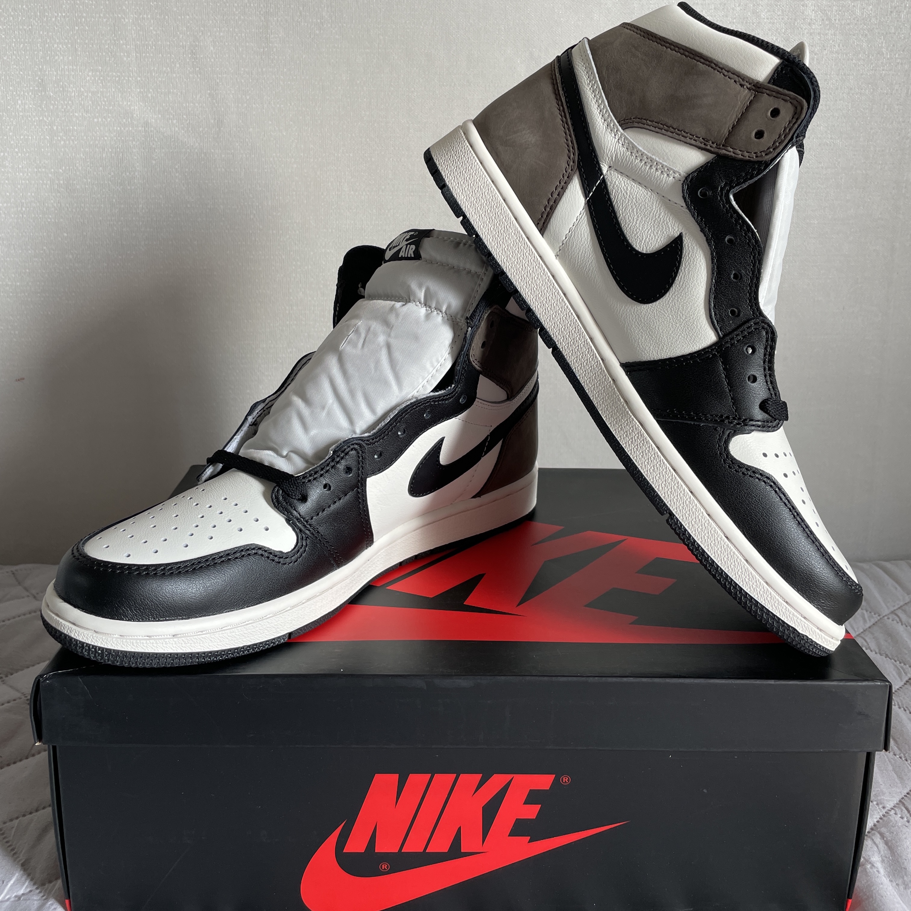 Jordan 1 Retro High OG Black Mocha 착용 스타일
