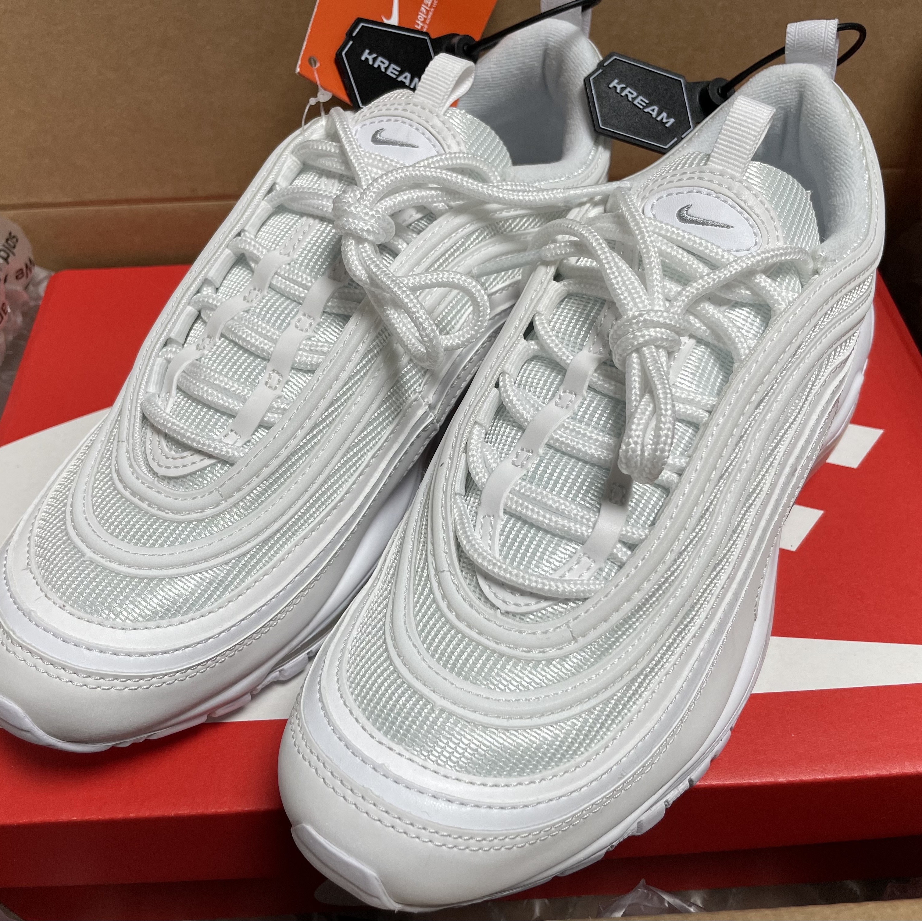 Nike Air Max 97 Triple White Wolf Grey 착용 스타일 - 3