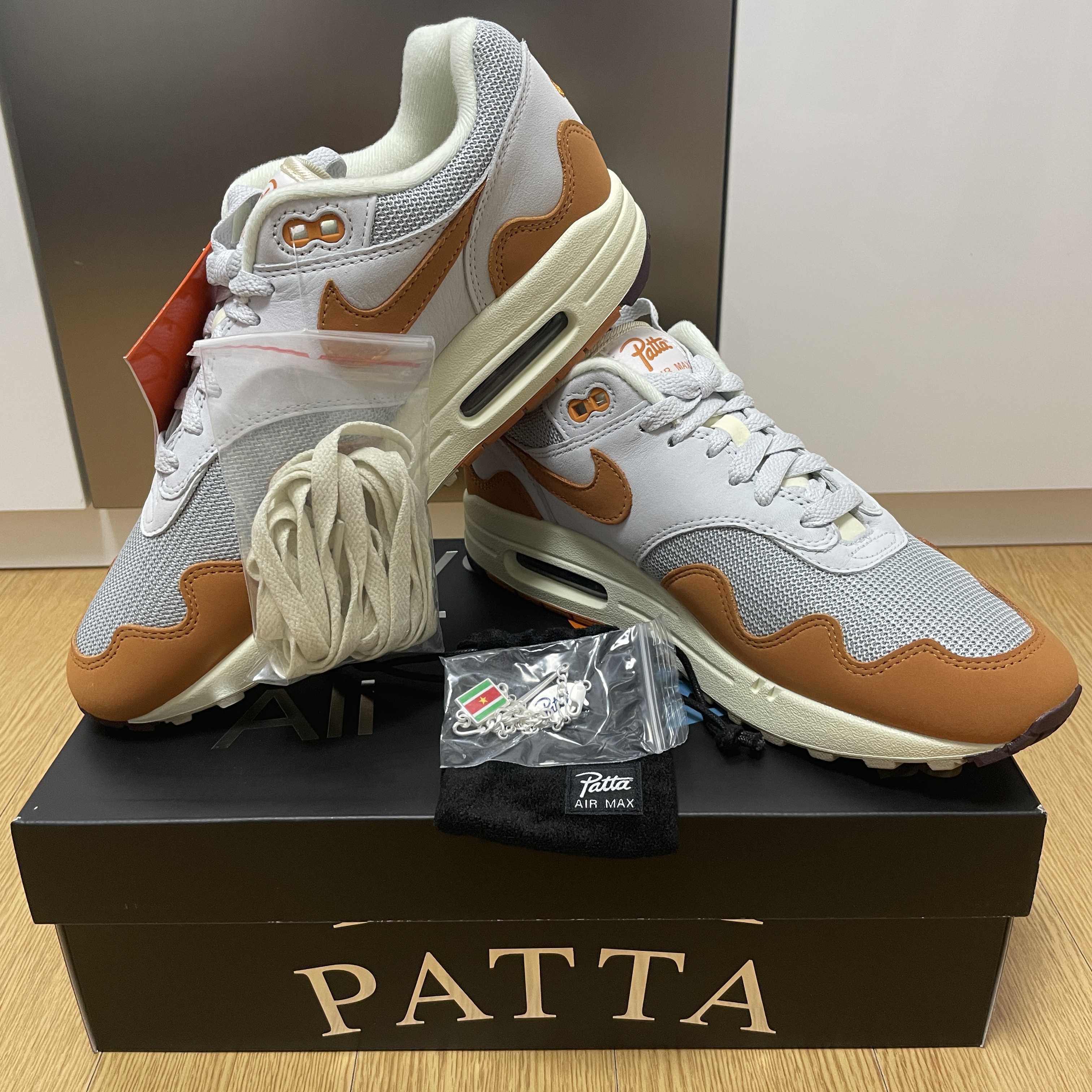 Nike x Patta Air Max 1 Monarch 착용 스타일