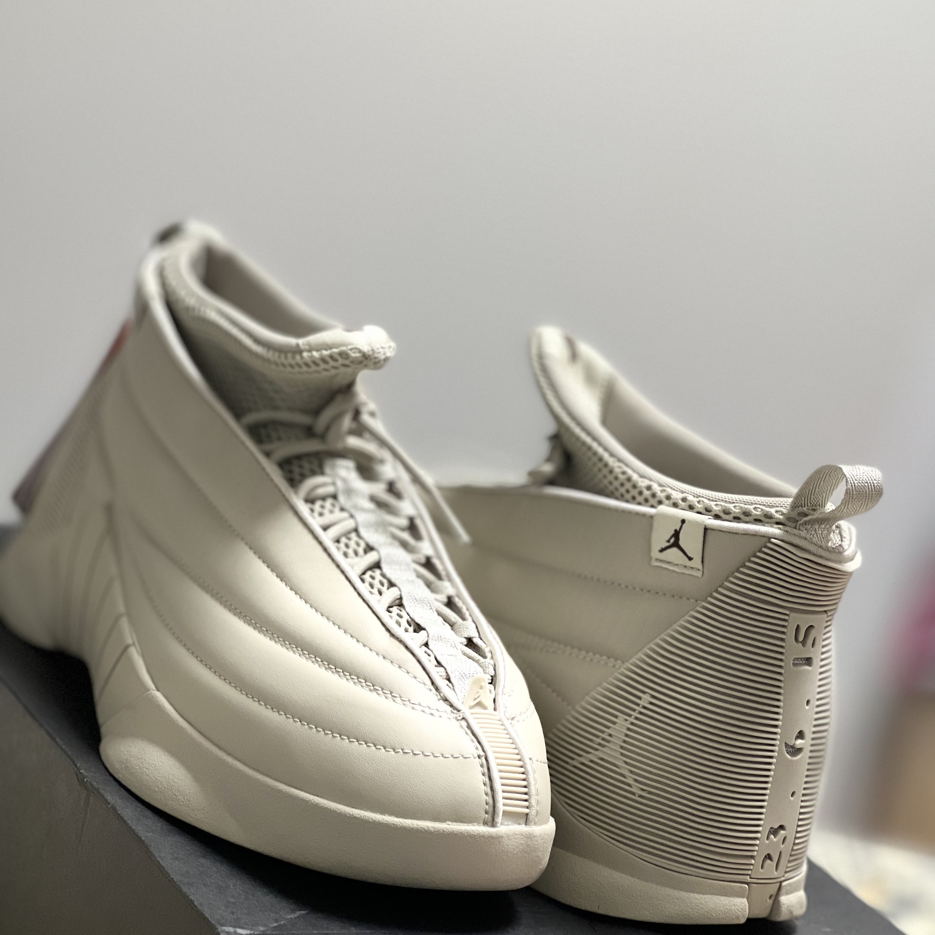 (W) Jordan 15 x Billie Eilish Retro SP Beige 착용 스타일 - 3
