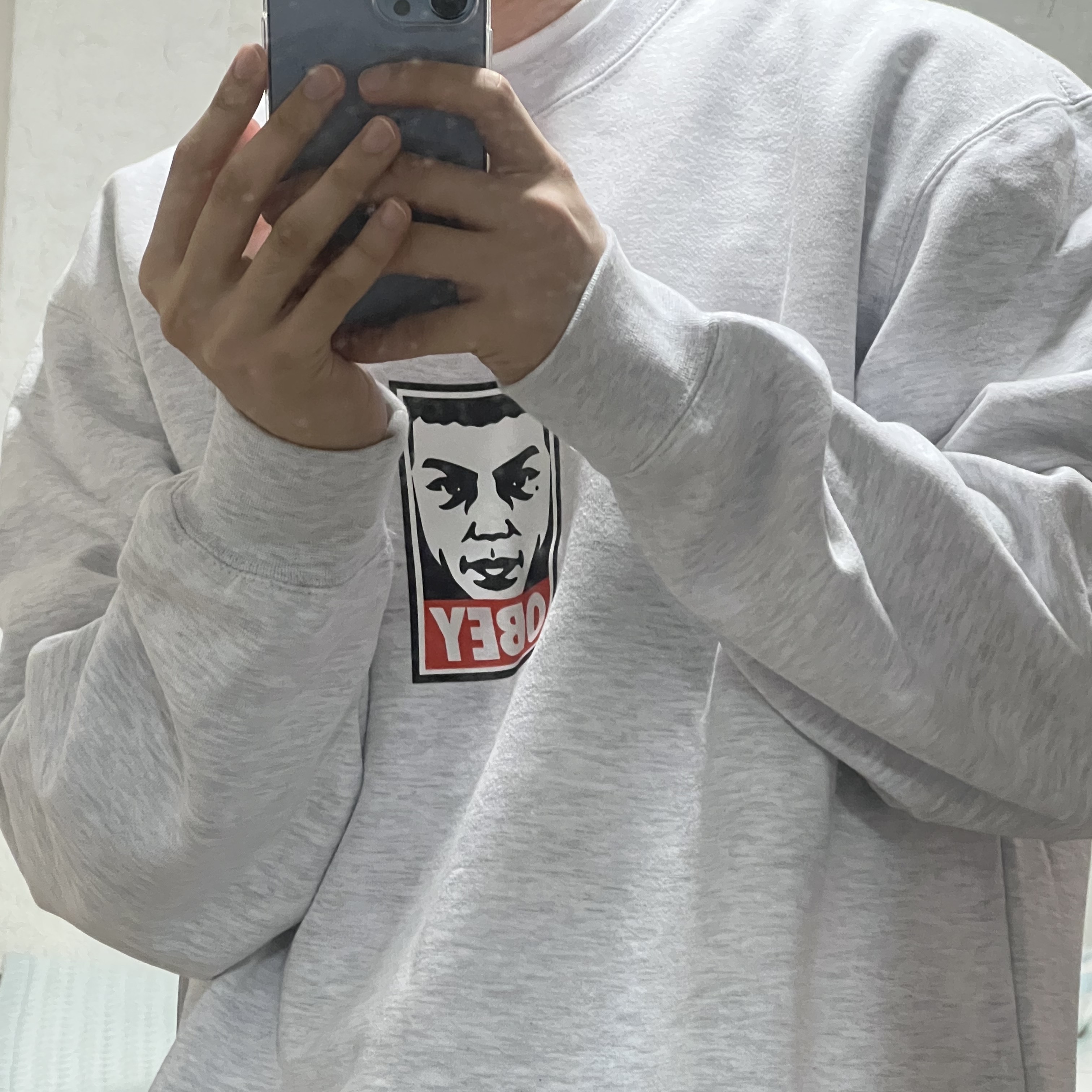 IAB Studio x Obey Beenzino Icon Crew Ash Gray 착용 스타일