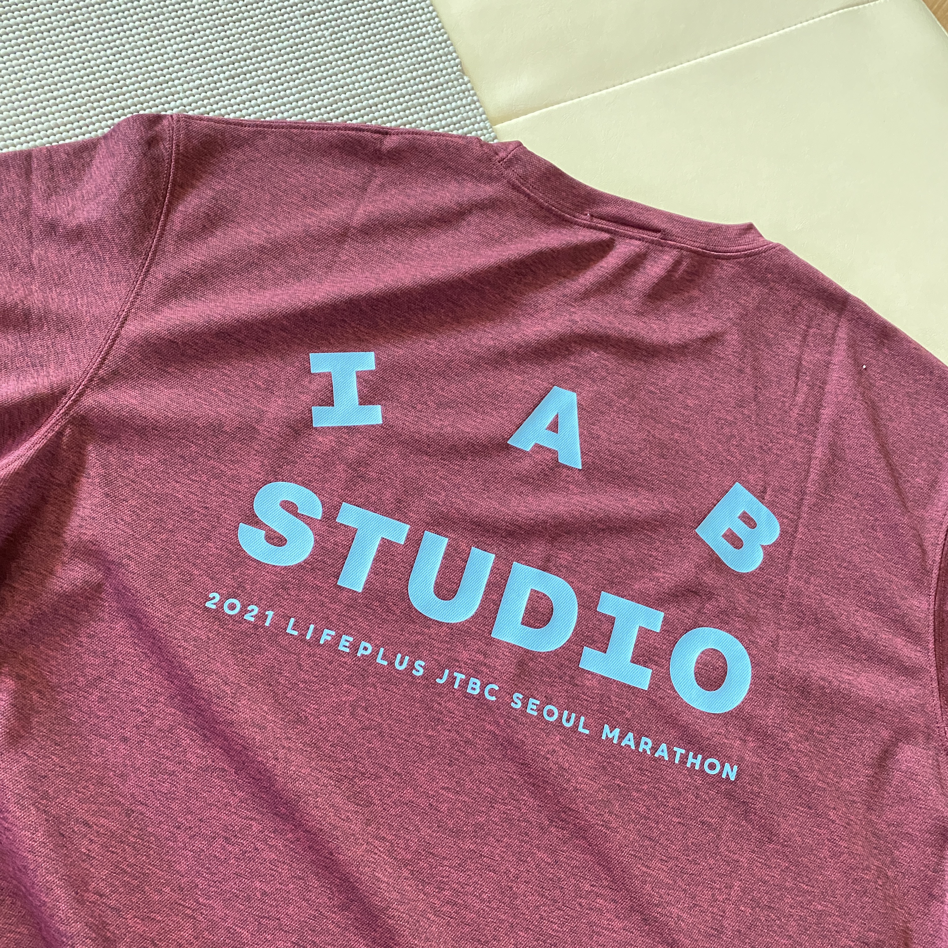 IAB Studio x JTBC 2021 Life Plus Seoul Marathon Pack Red 착용 스타일