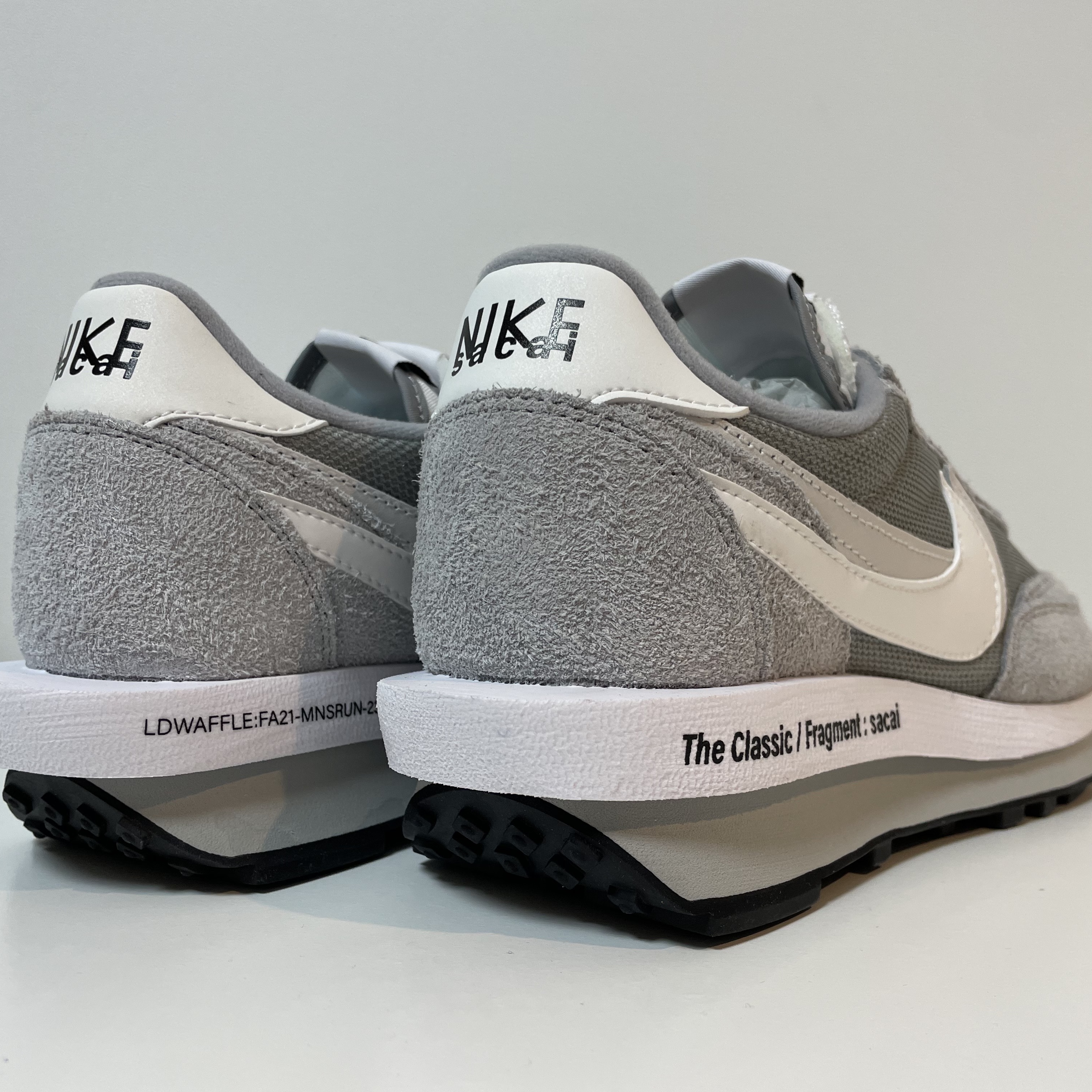 Nike x Sacai x Fragment LDWaffle Light Smoke Grey 착용 스타일 - 4