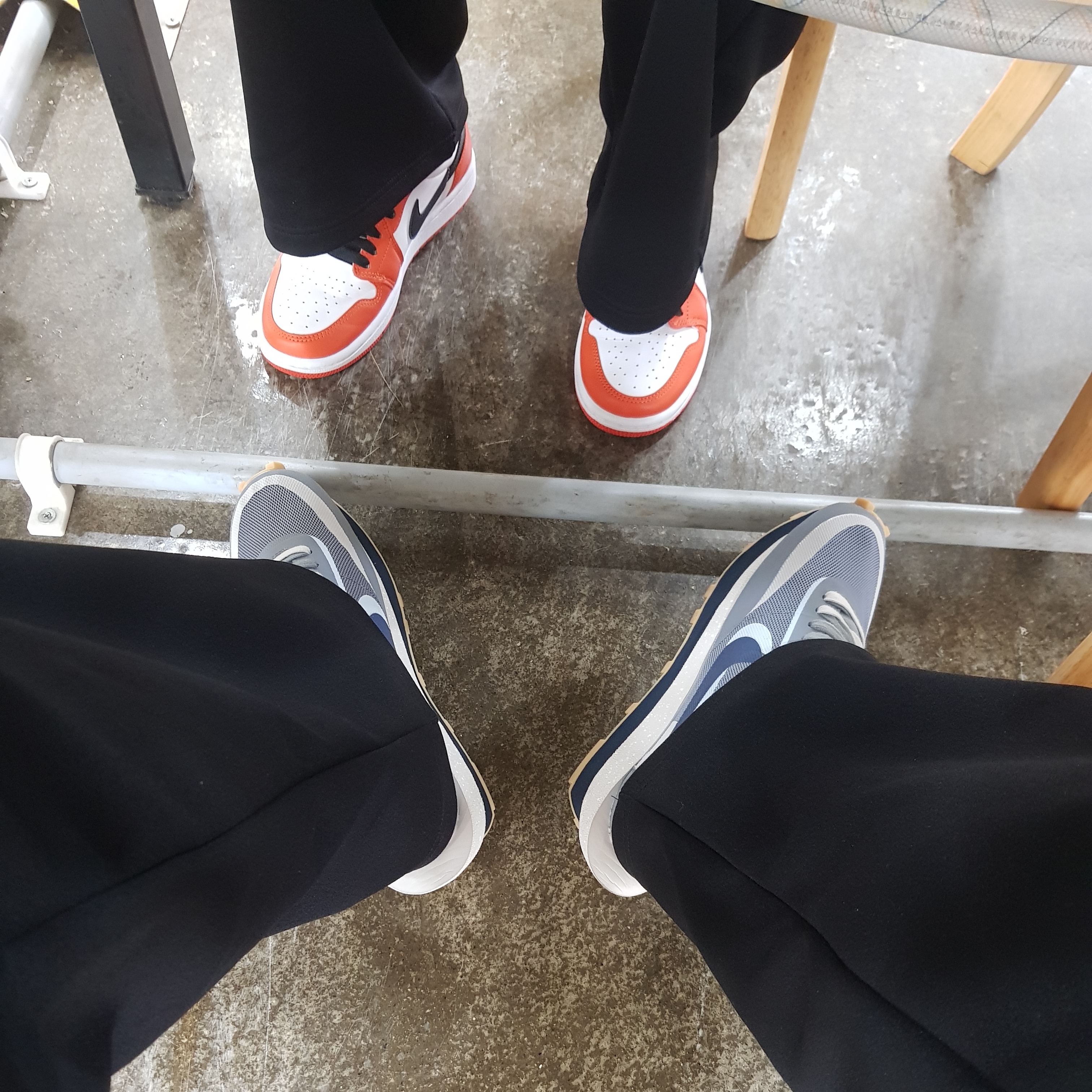 Nike x Sacai x Clot LDWaffle Cool Grey, (W) Jordan 1 Low OG Starfish 착용 스타일