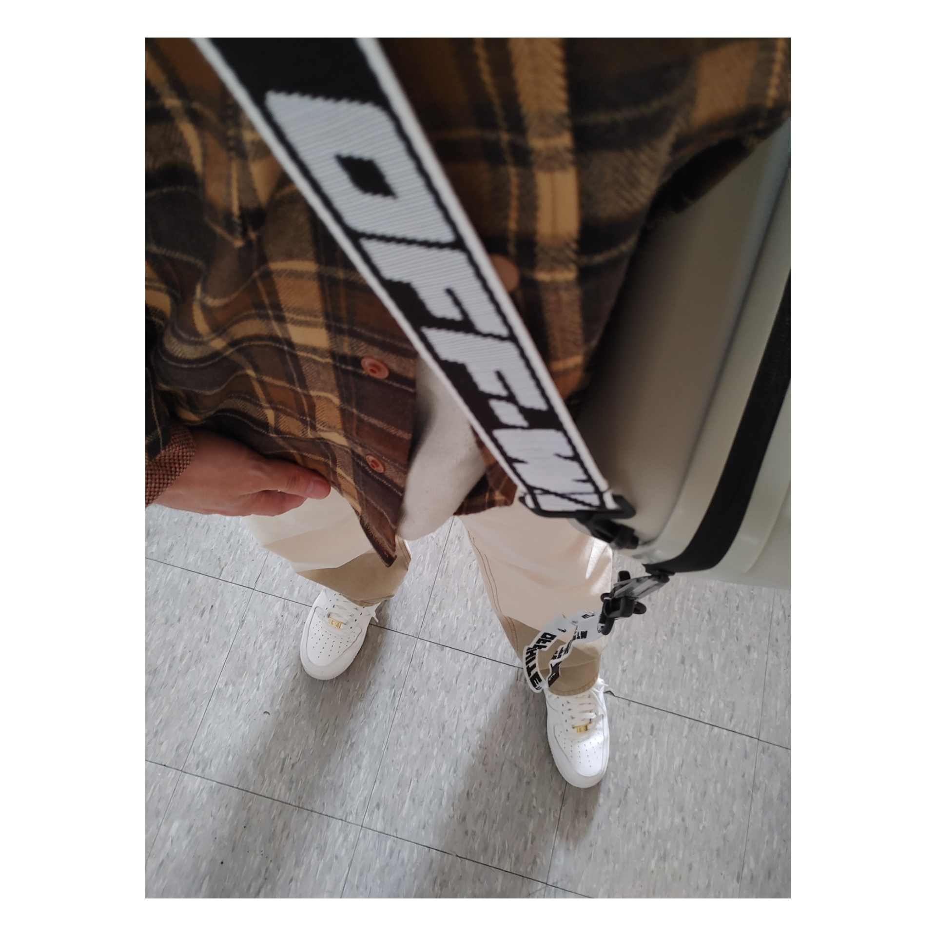 Nike Air Force 1 '07 LV8 Removable Swoosh Pack Tan, Off-White x Amore Pacific Protection Box (Without Cosmetics) 착용 스타일