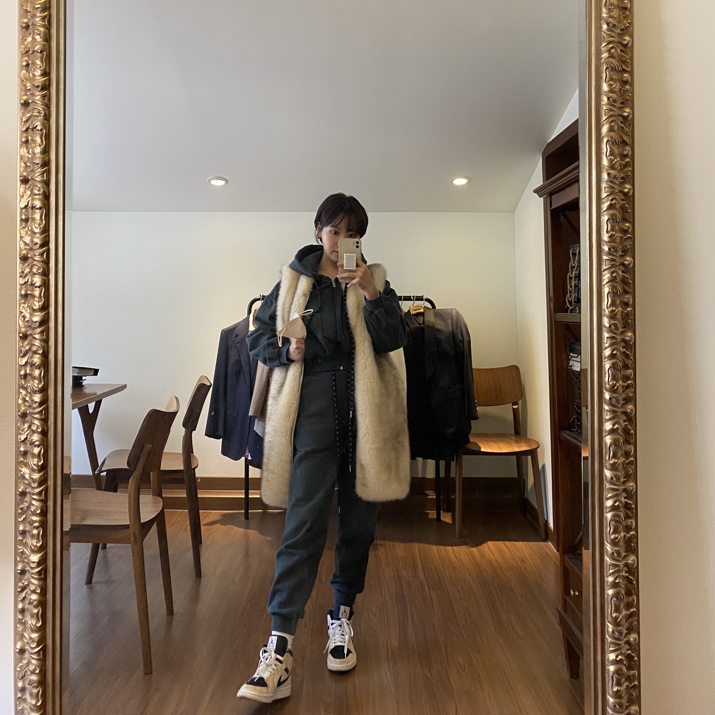 (W) Jordan 1 Mid Barely Orange 착용 스타일