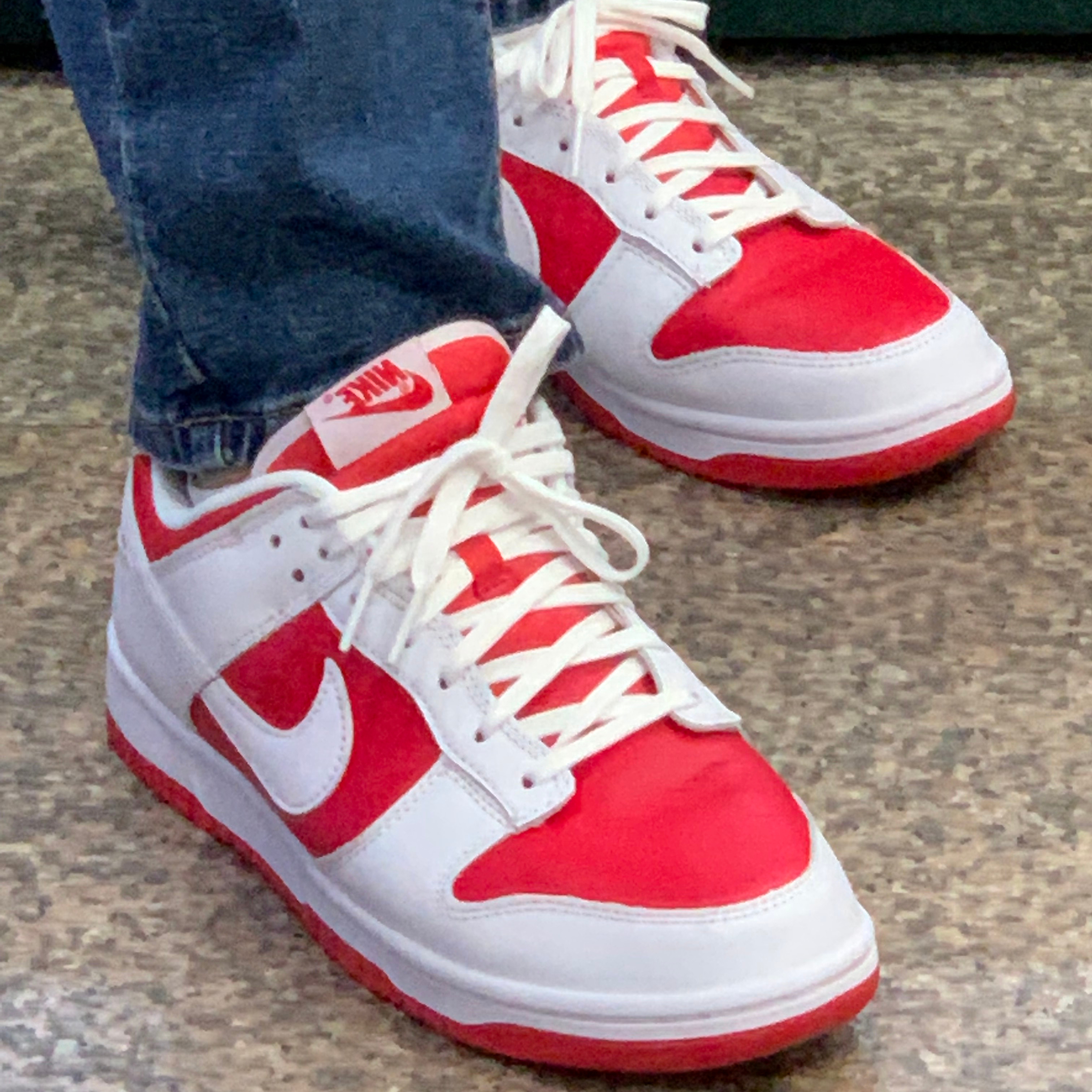 Nike Dunk Low Retro Championship Red 착용 스타일