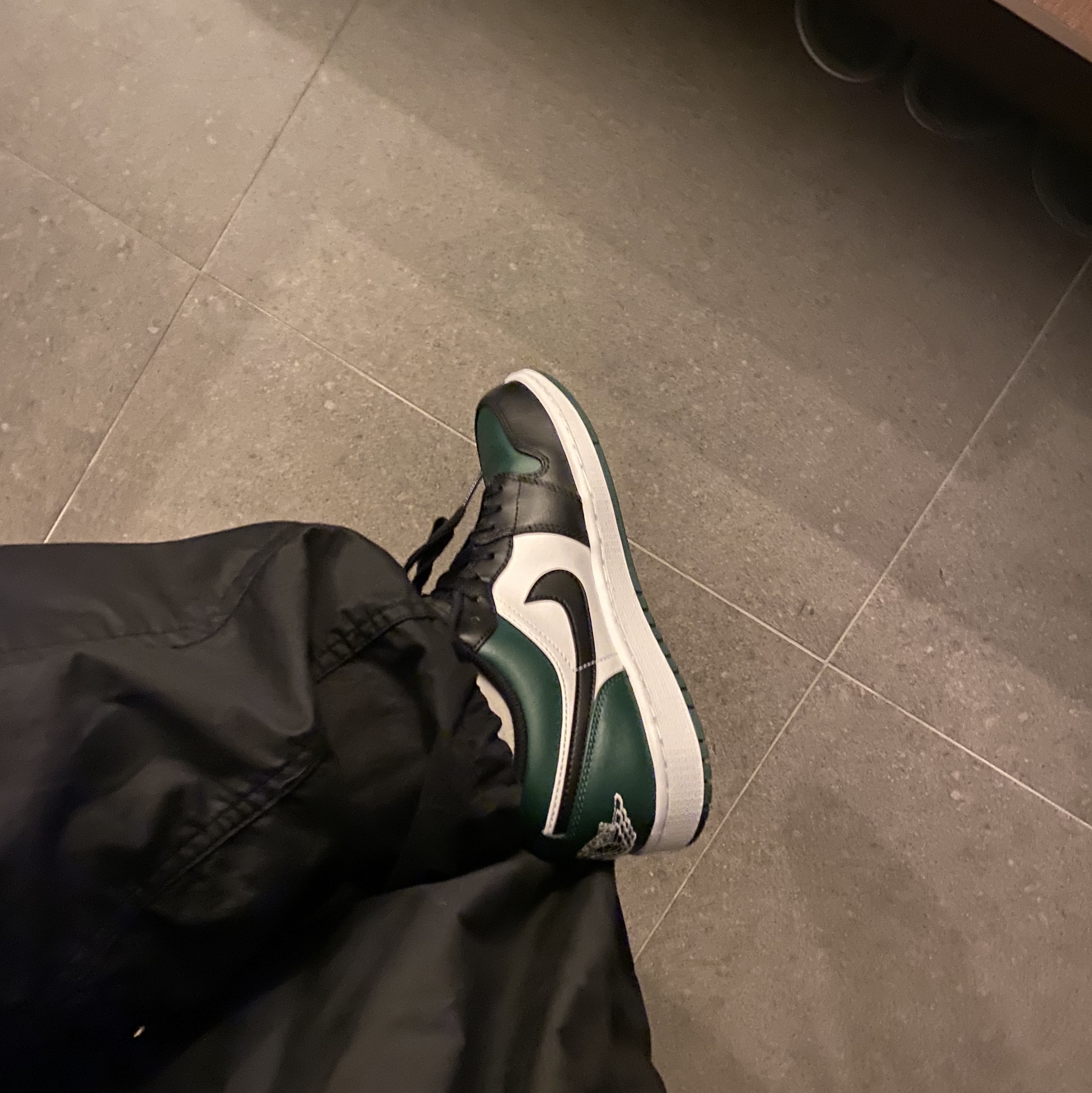 Jordan 1 Low Green Toe, Needles H.D. BDU Pants Black 착용 스타일