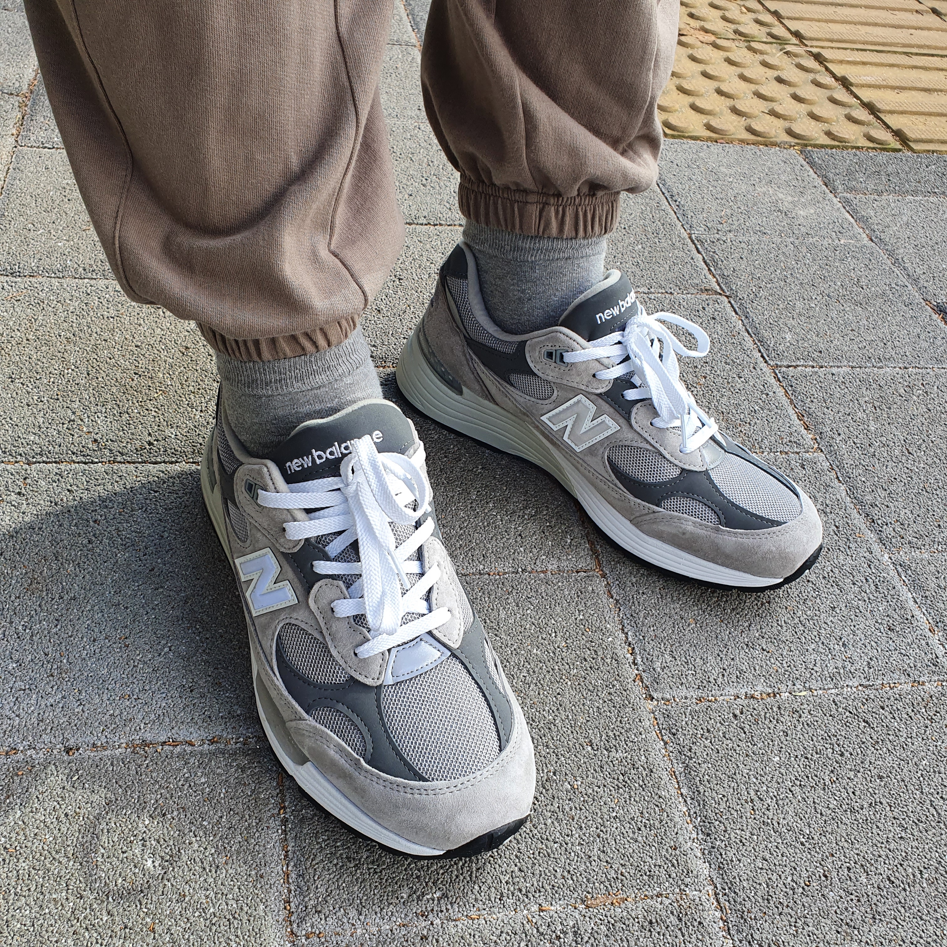 New Balance 992 Made in USA Grey - D Standard 착용 스타일