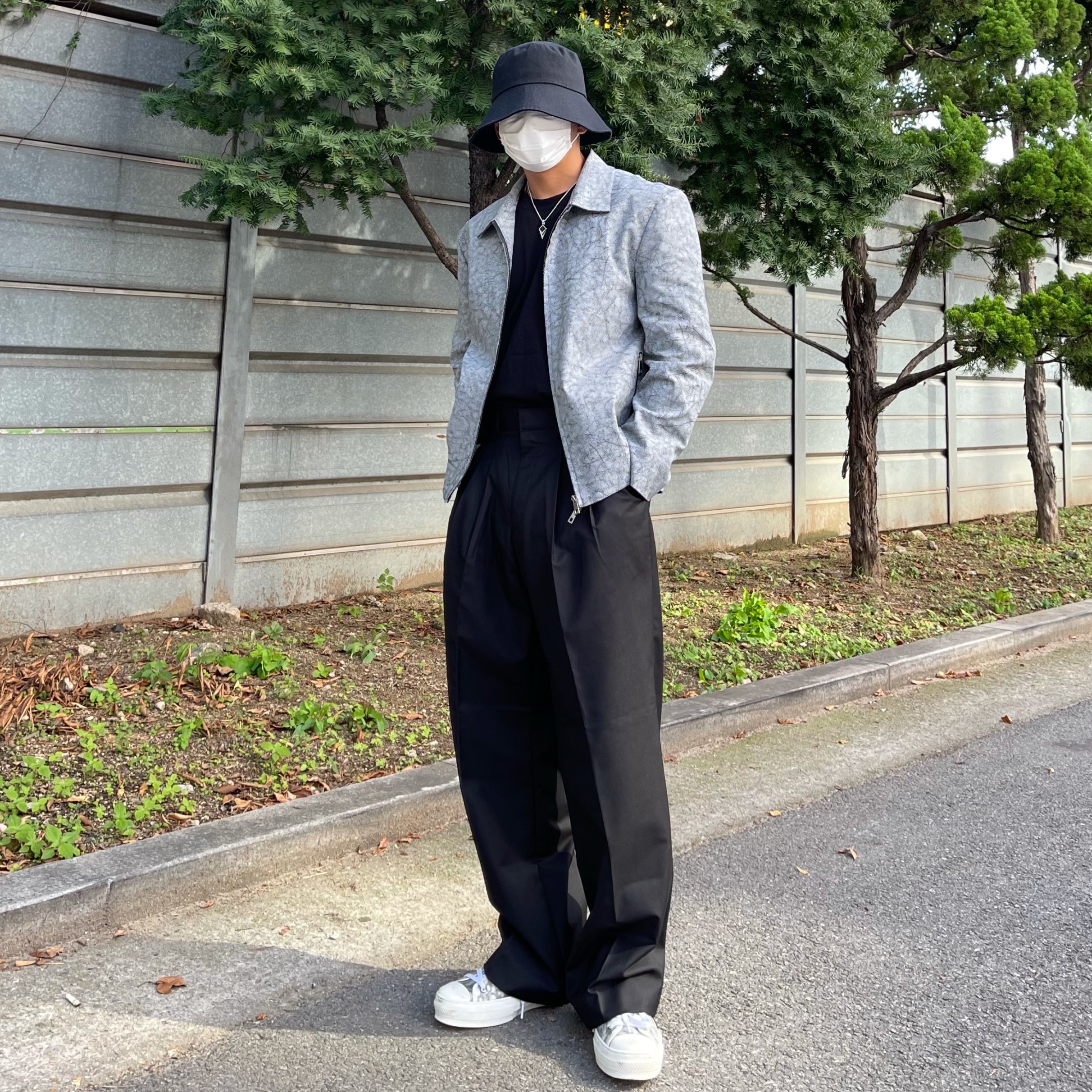 Dior B23 High Dior Oblique White & Black 착용 스타일