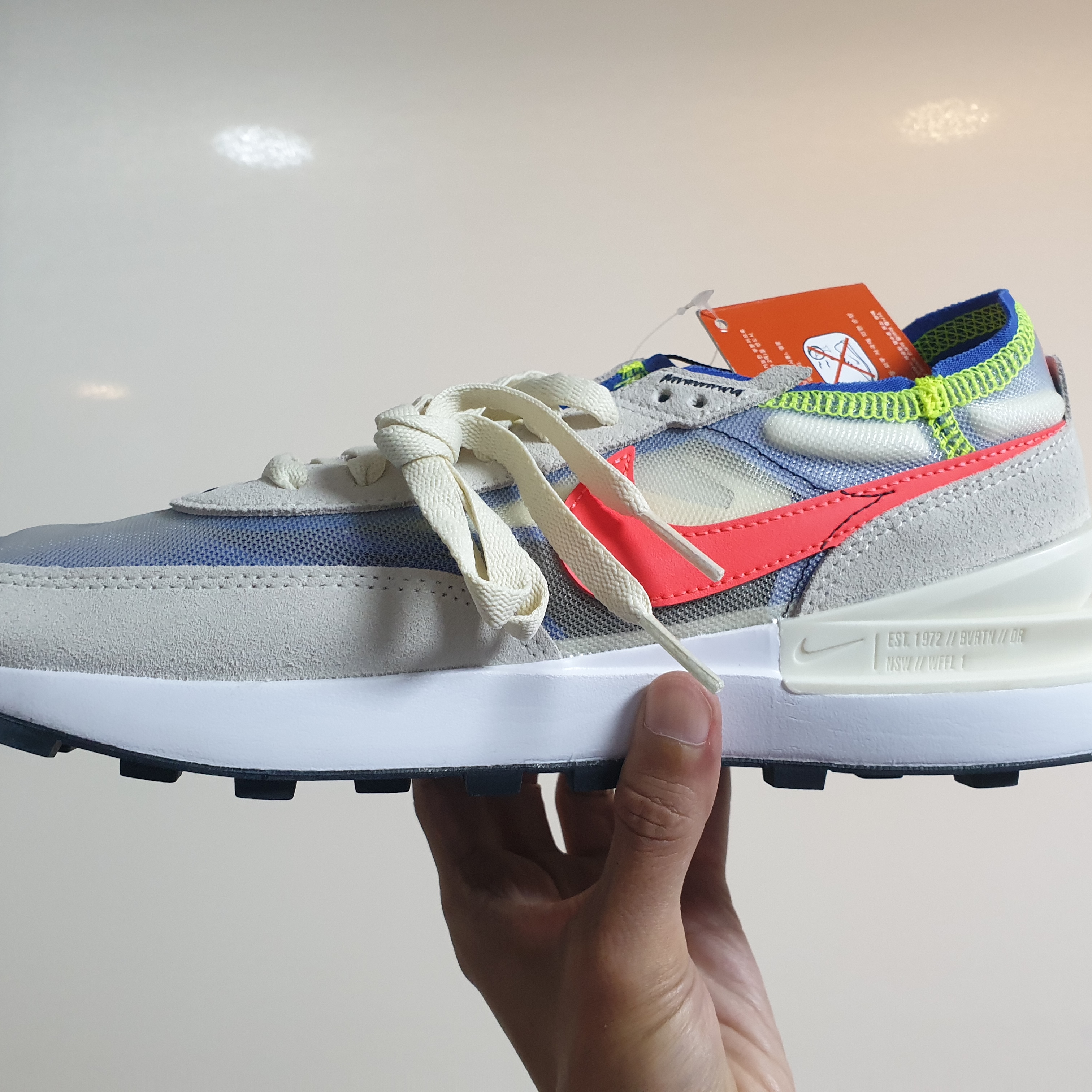 Nike Waffle One Coconut Milk Hyper Crimson 착용 스타일 - 2