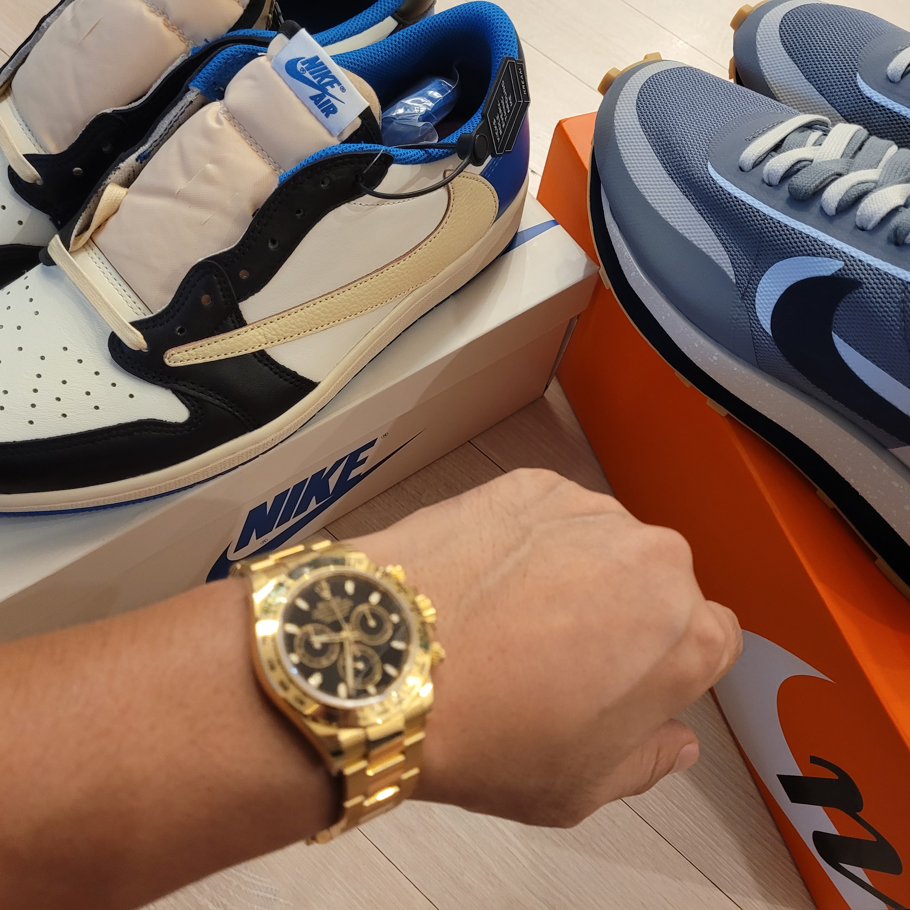 Jordan 1 x Travis Scott x Fragment Retro Low OG SP Military Blue, Nike x Sacai x Clot LDWaffle Cool Grey 착용 스타일