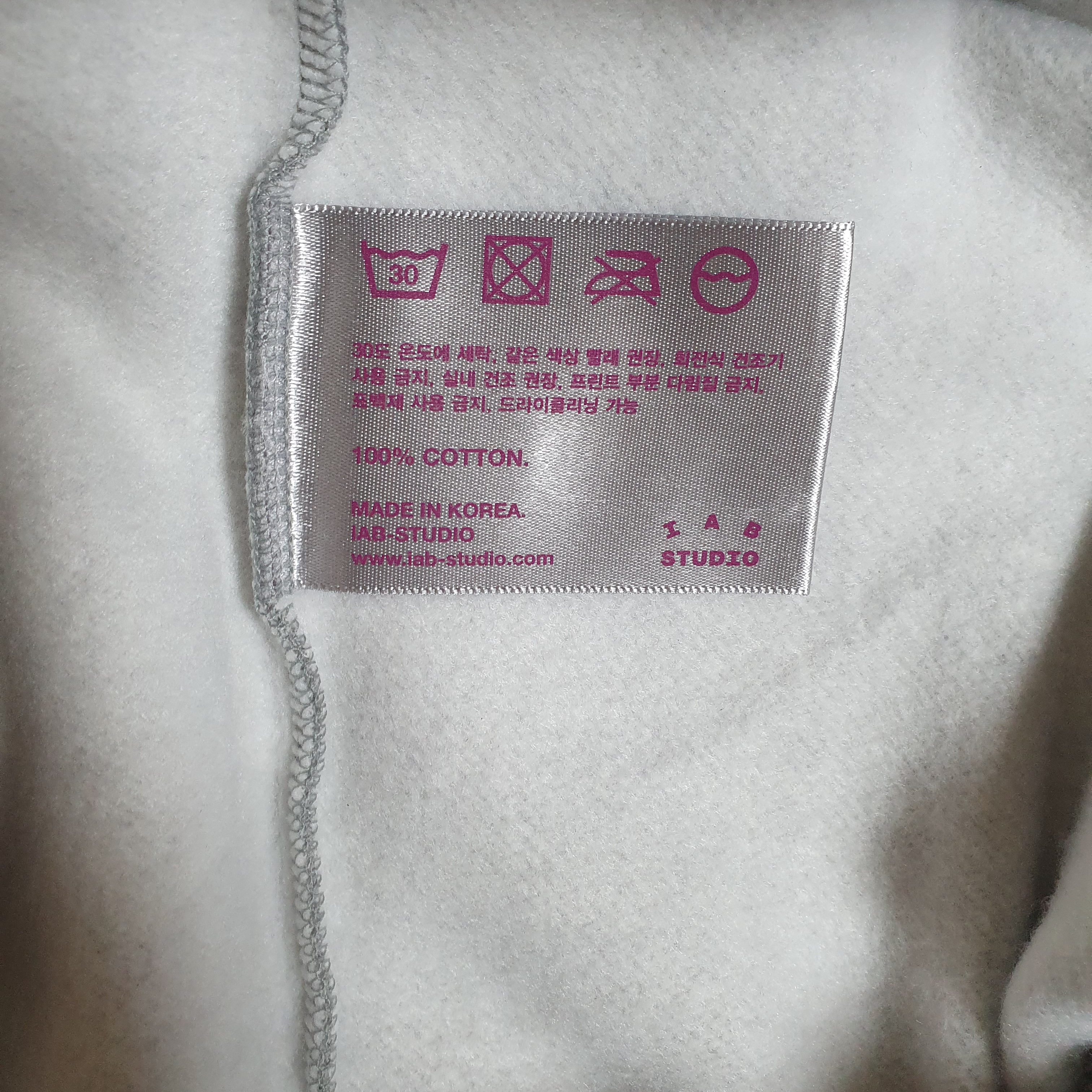 IAB Studio x Hyundai Mobis Hoodie 착용 스타일 - 5