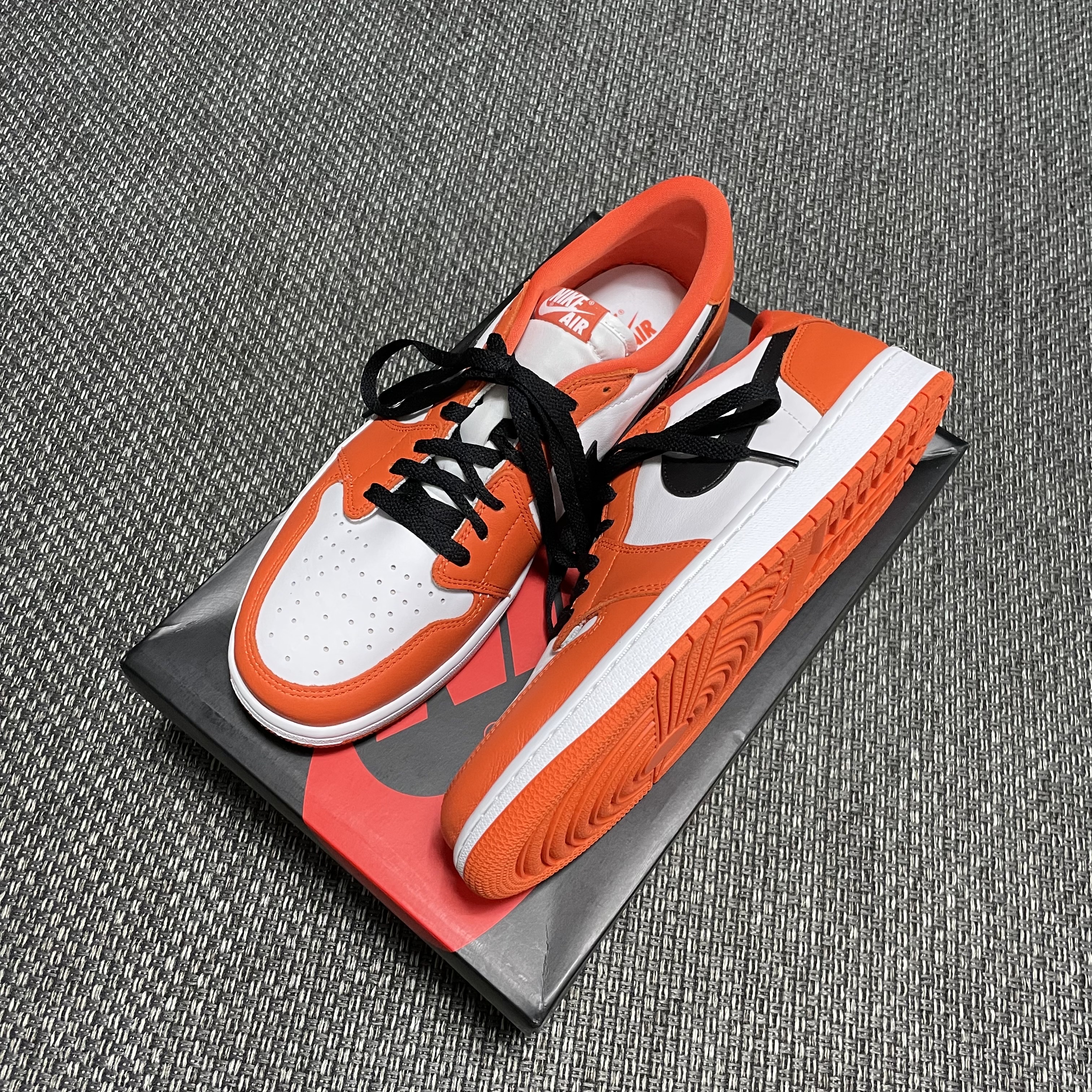 Jordan 1 Low OG Starfish 착용 스타일