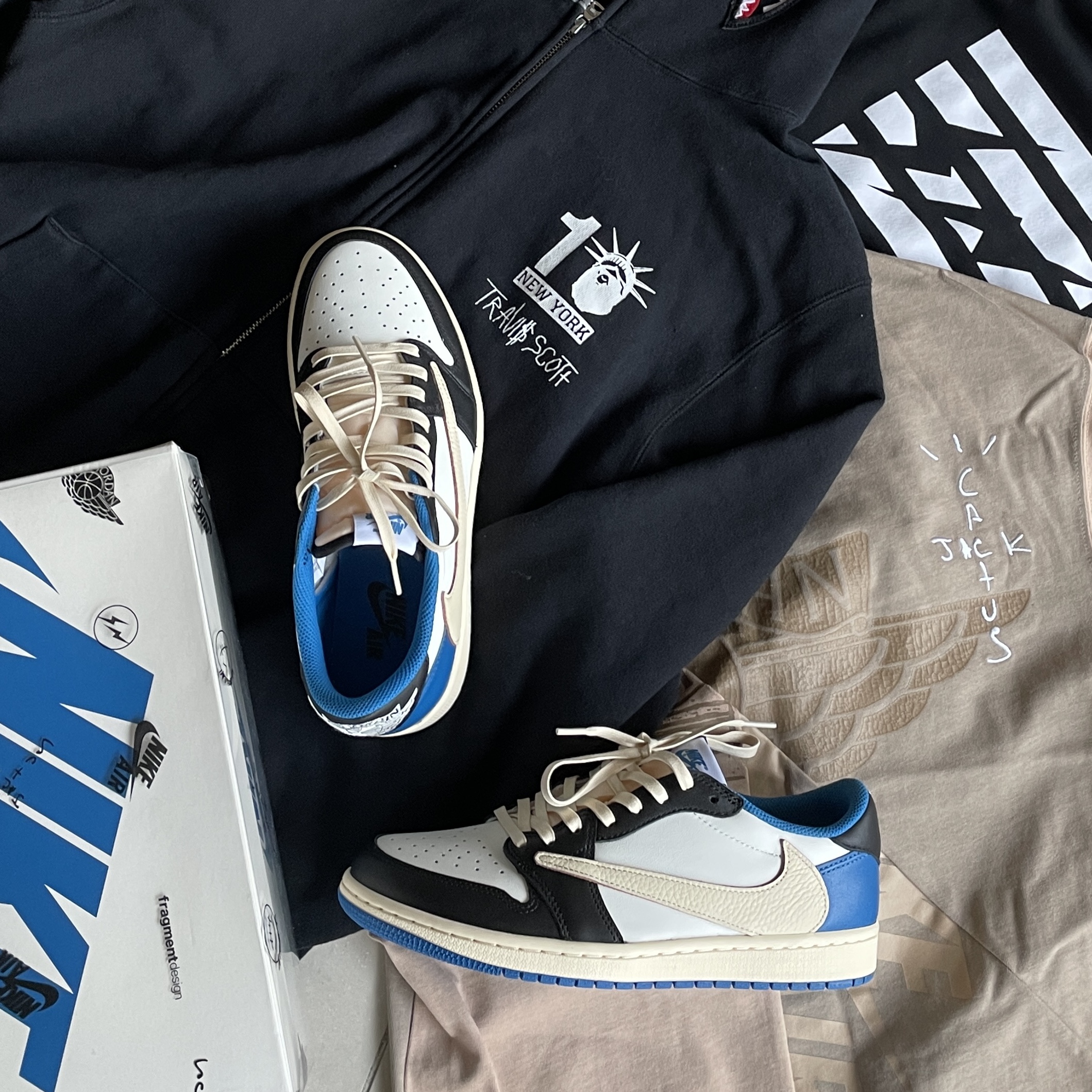 Jordan 1 x Travis Scott x Fragment Retro Low OG SP Military Blue, Jordan 3 x Fragment Retro SP White Black 착용 스타일 - 2