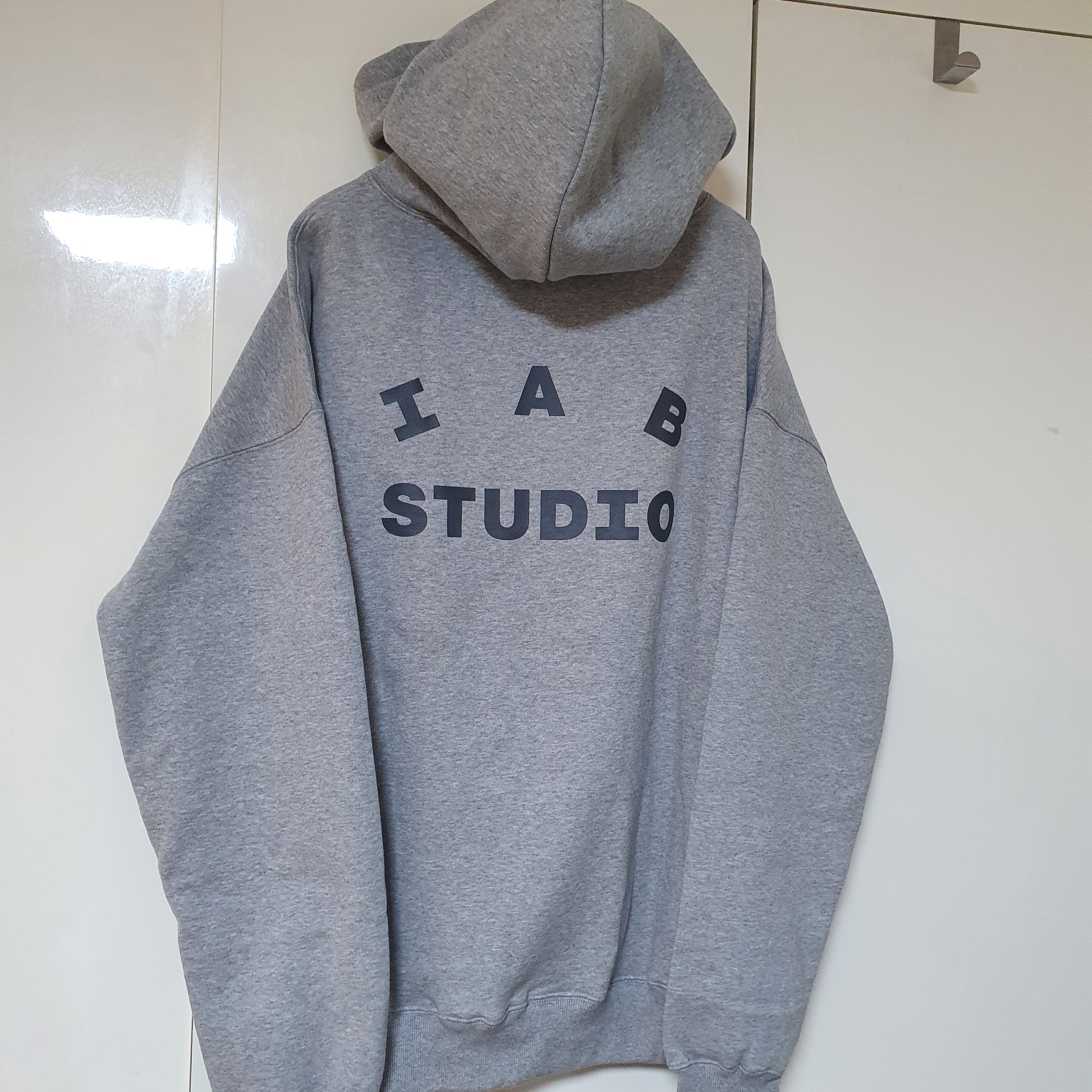 IAB Studio x Hyundai Mobis Hoodie 착용 스타일 - 1