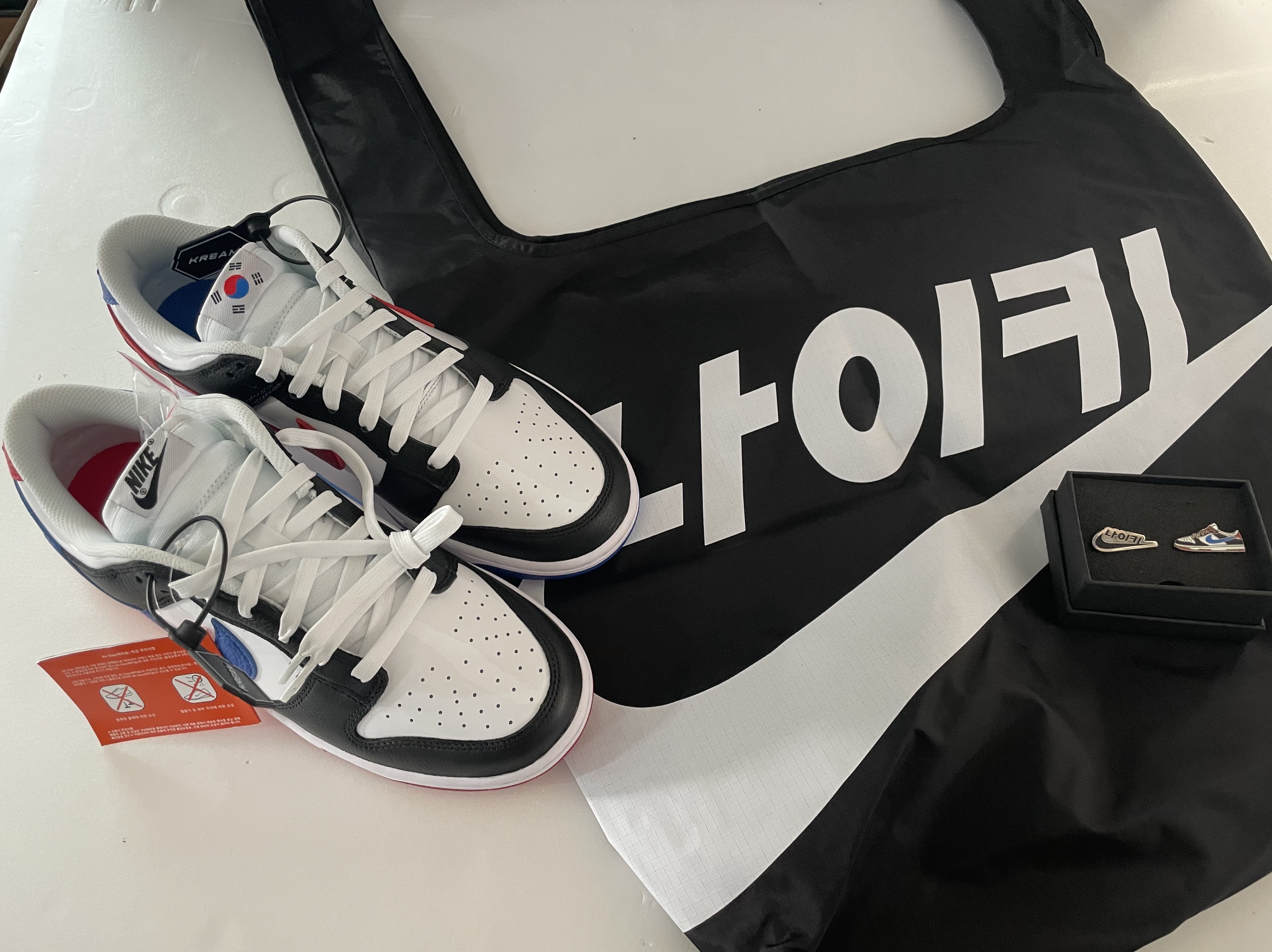 Nike Dunk Low SE Seoul (With Special Gift) 착용 스타일 - 1