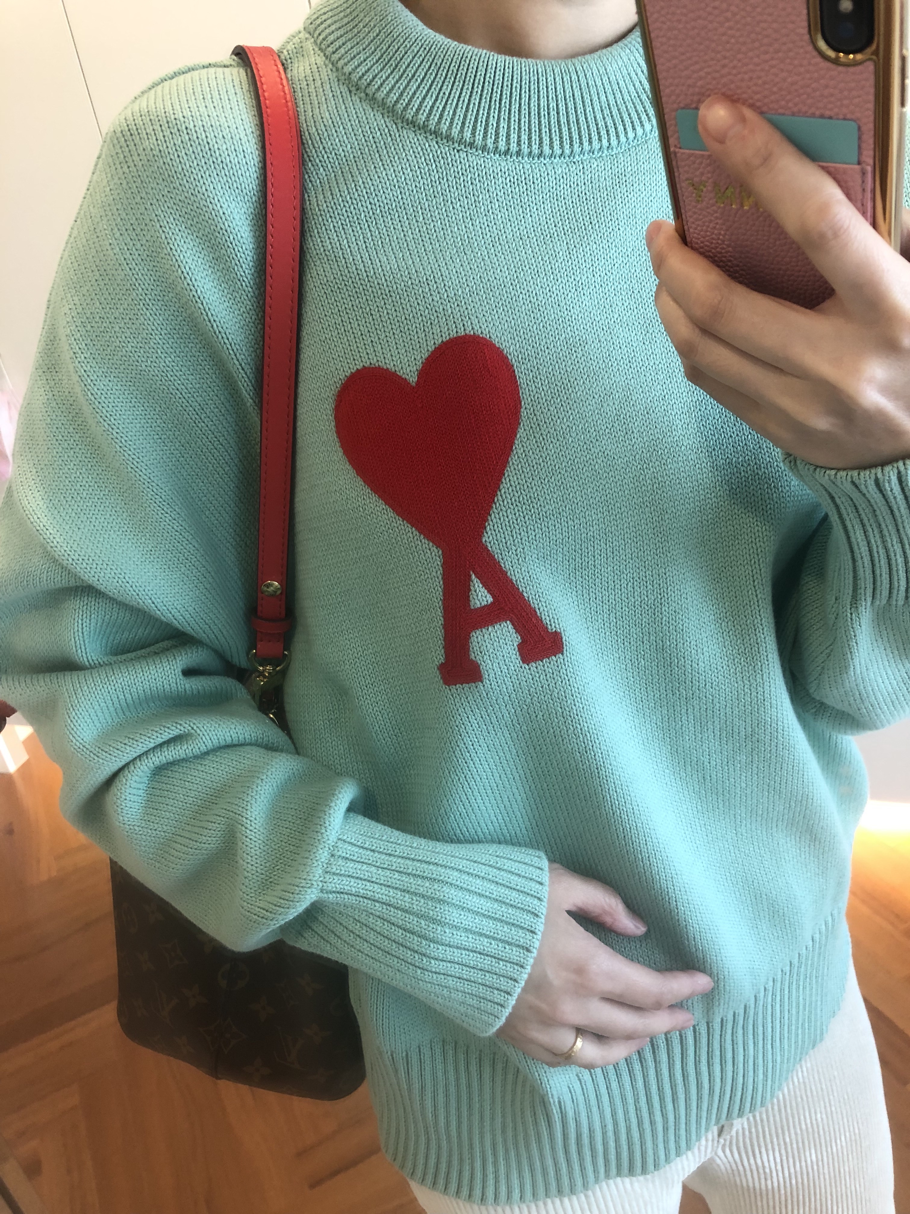 AMI de Coeur Oversize Sweater Green Aqua 착용 스타일