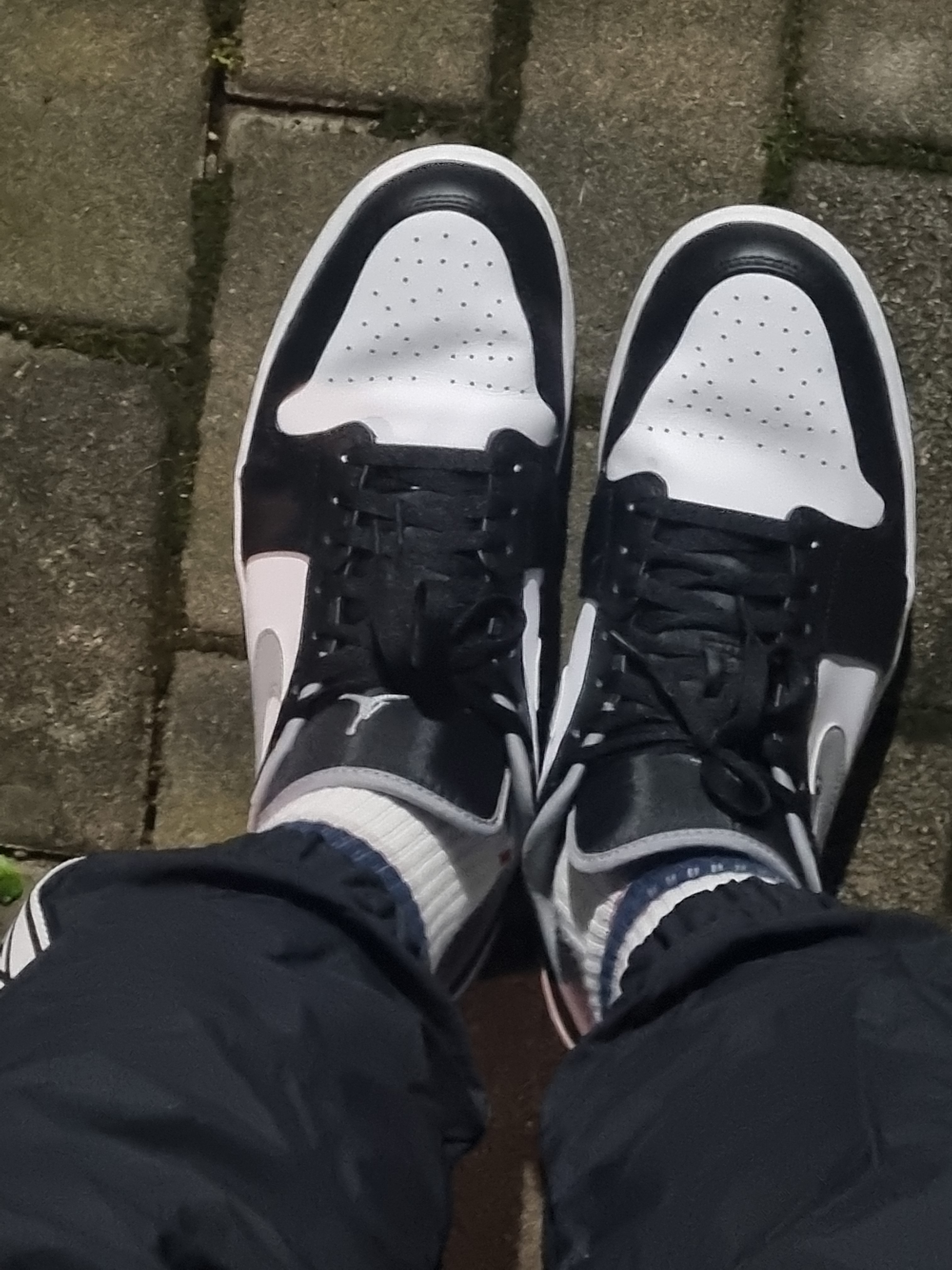 Jordan 1 Low Black Particle Grey 착용 스타일