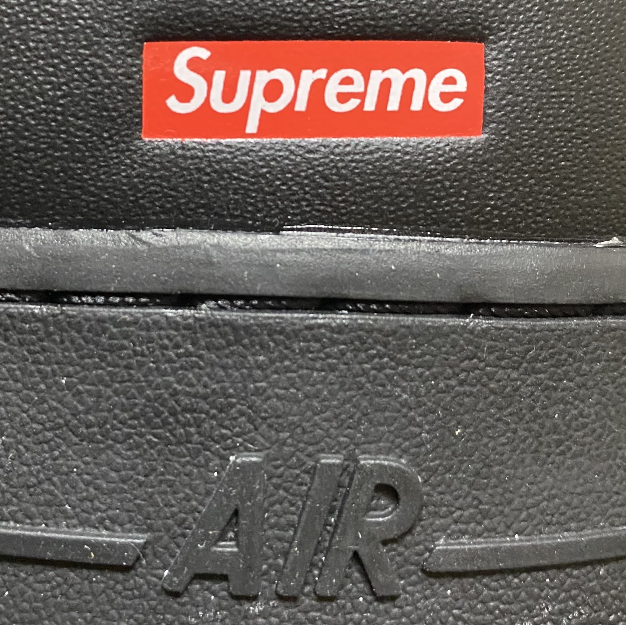 Nike x Supreme Air Force 1 Low Black 착용 스타일 - 2