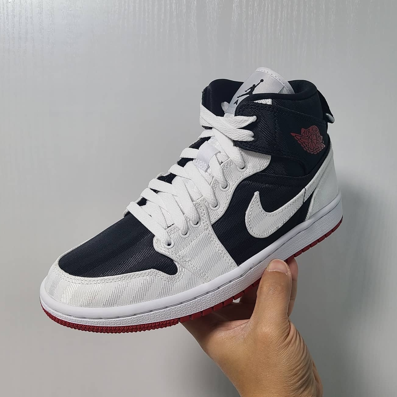(W) Jordan 1 Mid SE Utility Panda 착용 스타일 - 1