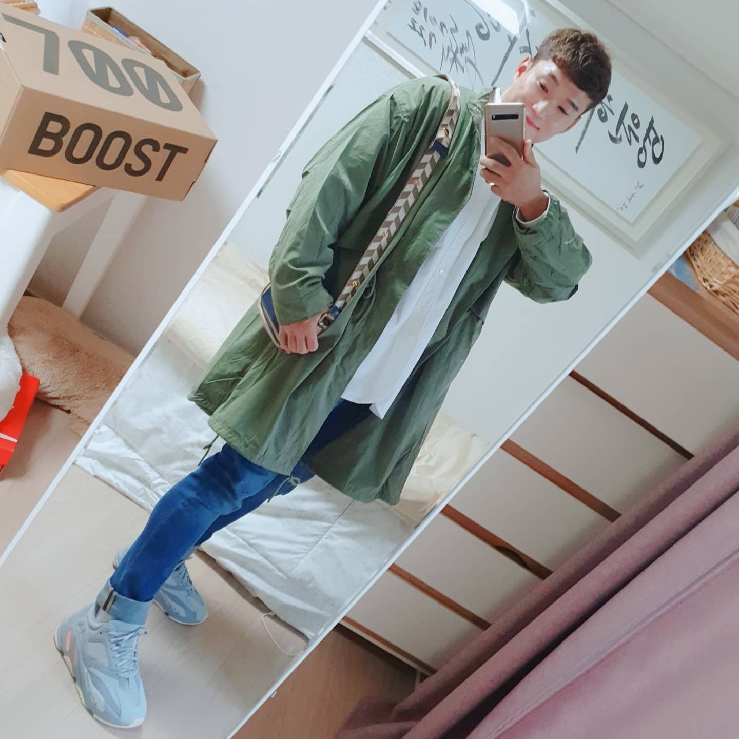Adidas Yeezy Boost 700 Inertia 착용 스타일