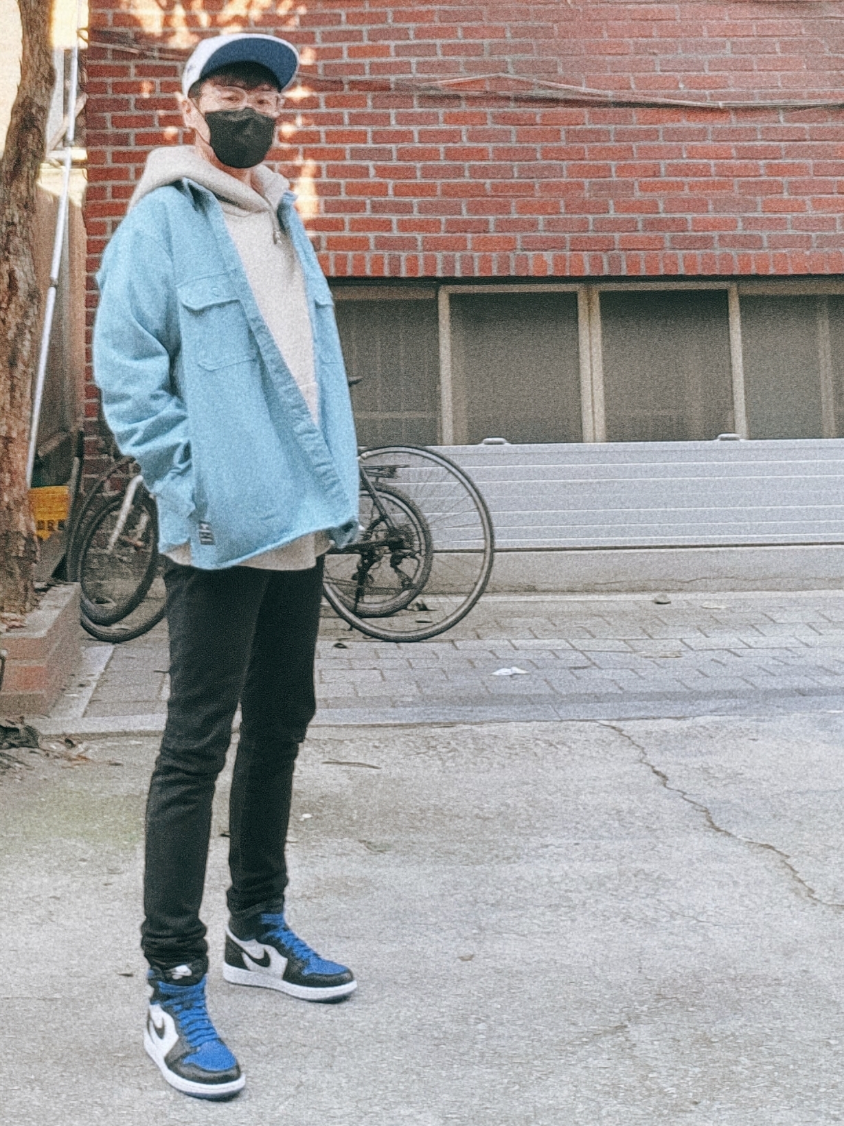 Jordan 1 Retro High OG Royal Toe, IAB Studio x Obey Bold Shirt Jacket Blue 착용 스타일
