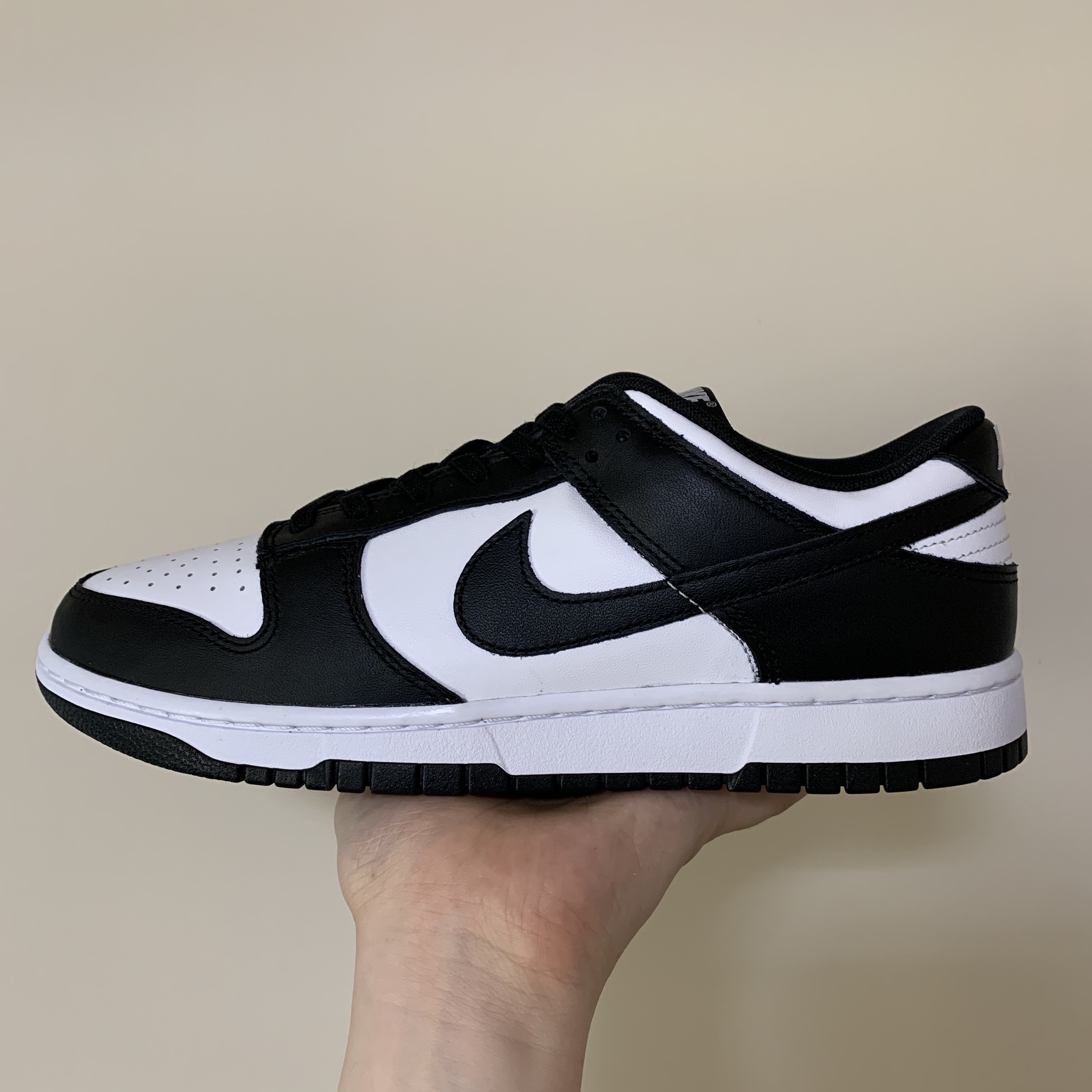 Nike Dunk Low Retro Black 착용 스타일 - 1