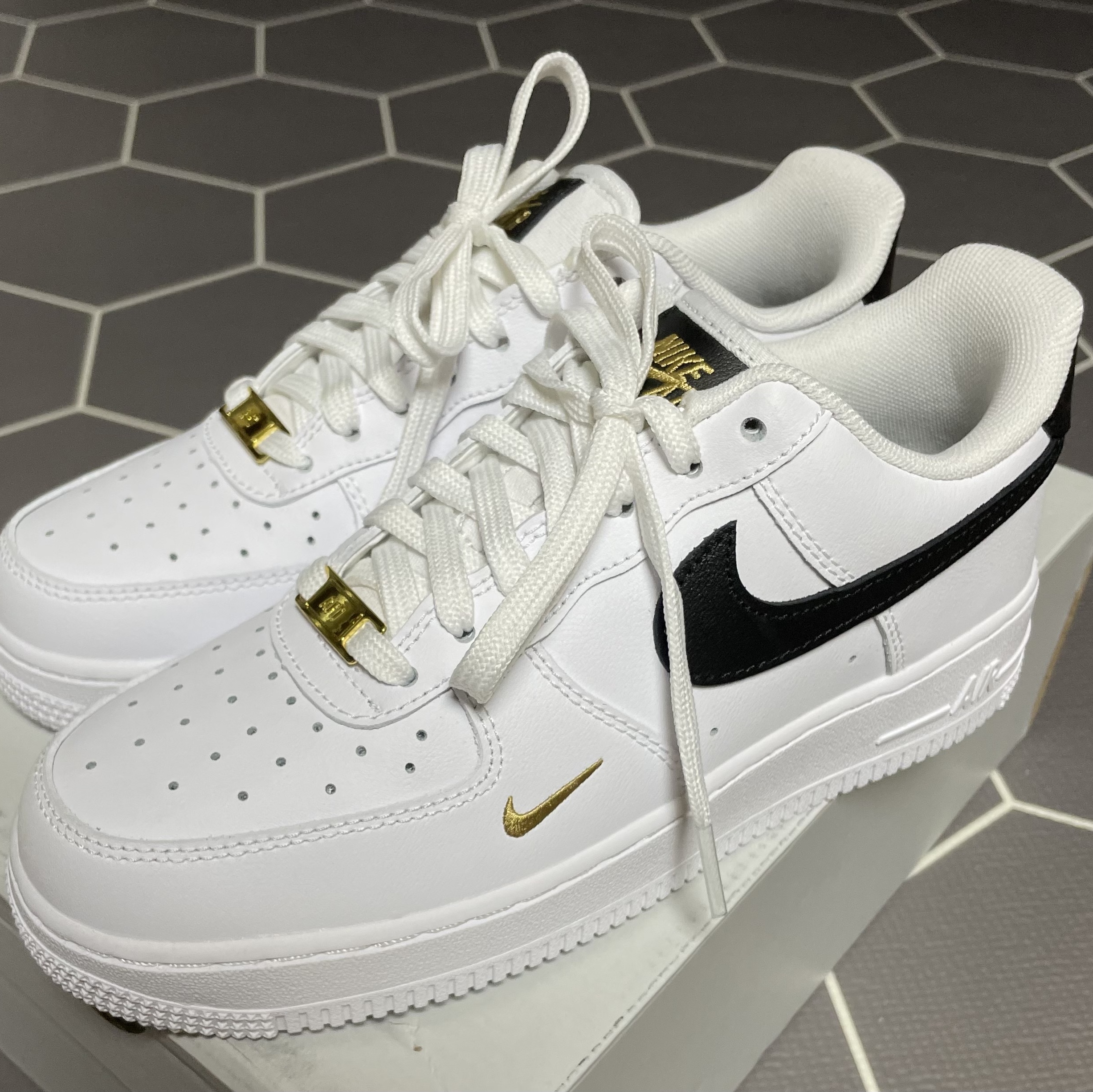 (W) Nike Air Force 1 '07 Essential White Black 착용 스타일