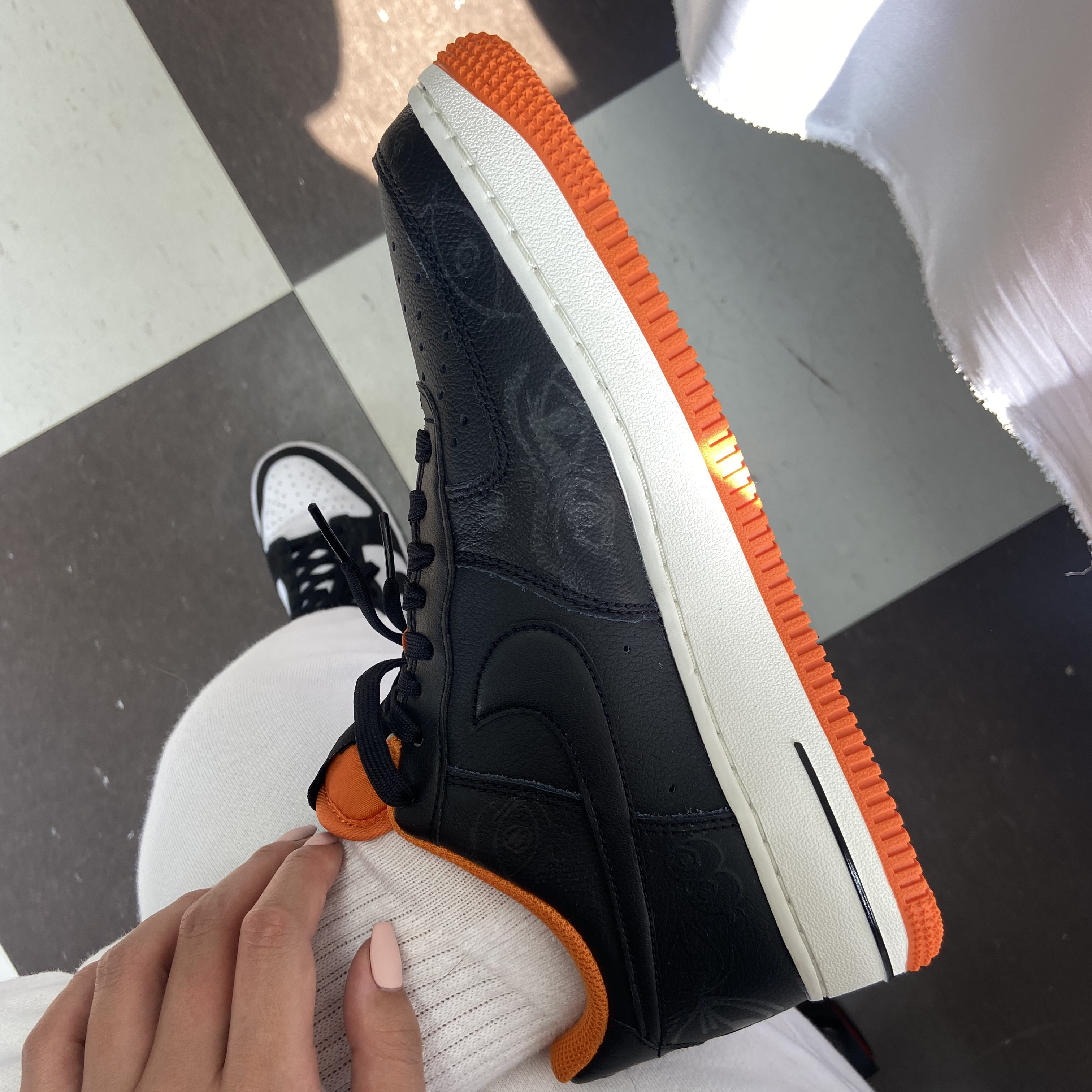 Nike Air Force 1 '07 PRM Halloween, (W) Nike Dunk Low Black 착용 스타일 - 1