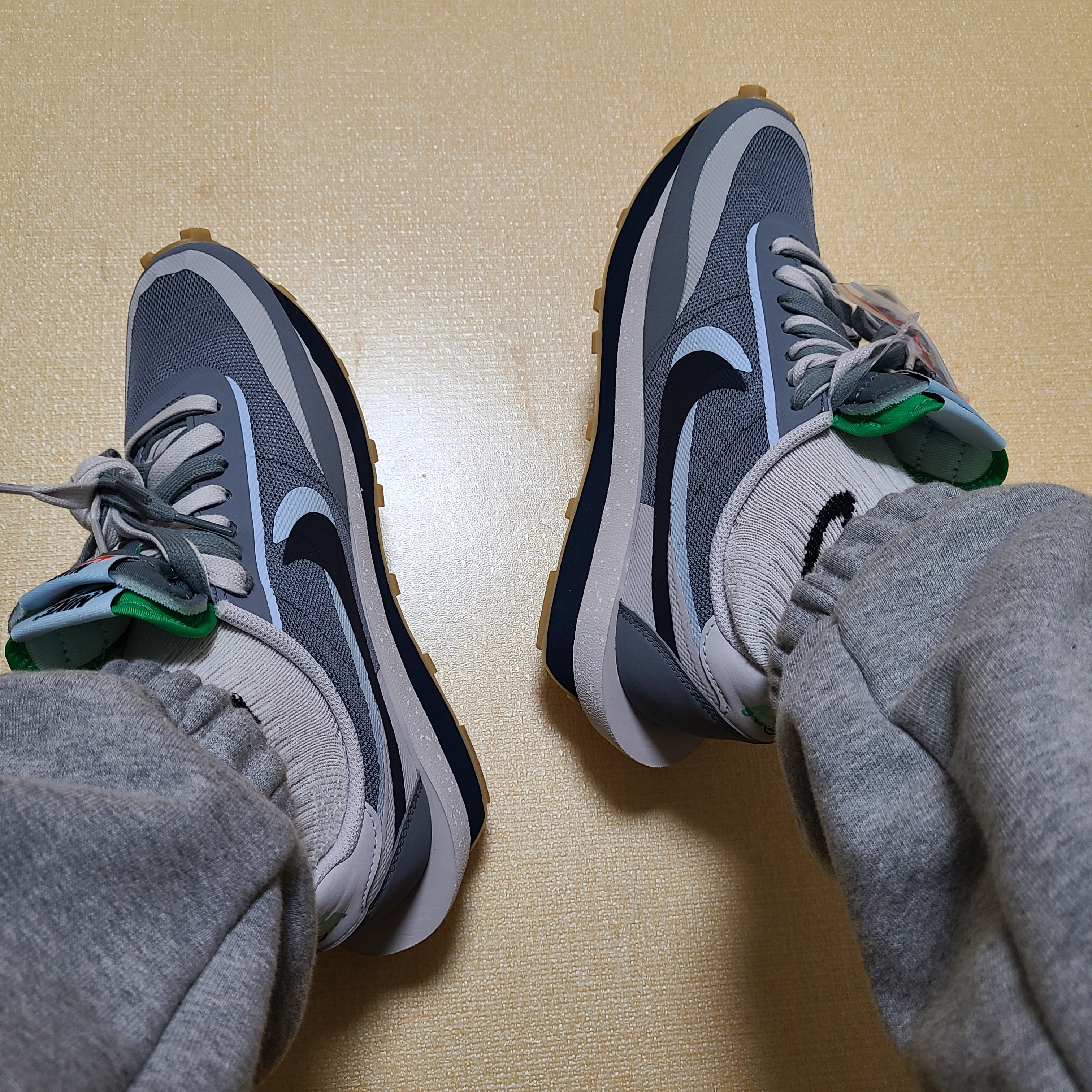 Nike x Sacai x Clot LDWaffle Cool Grey 착용 스타일 - 2