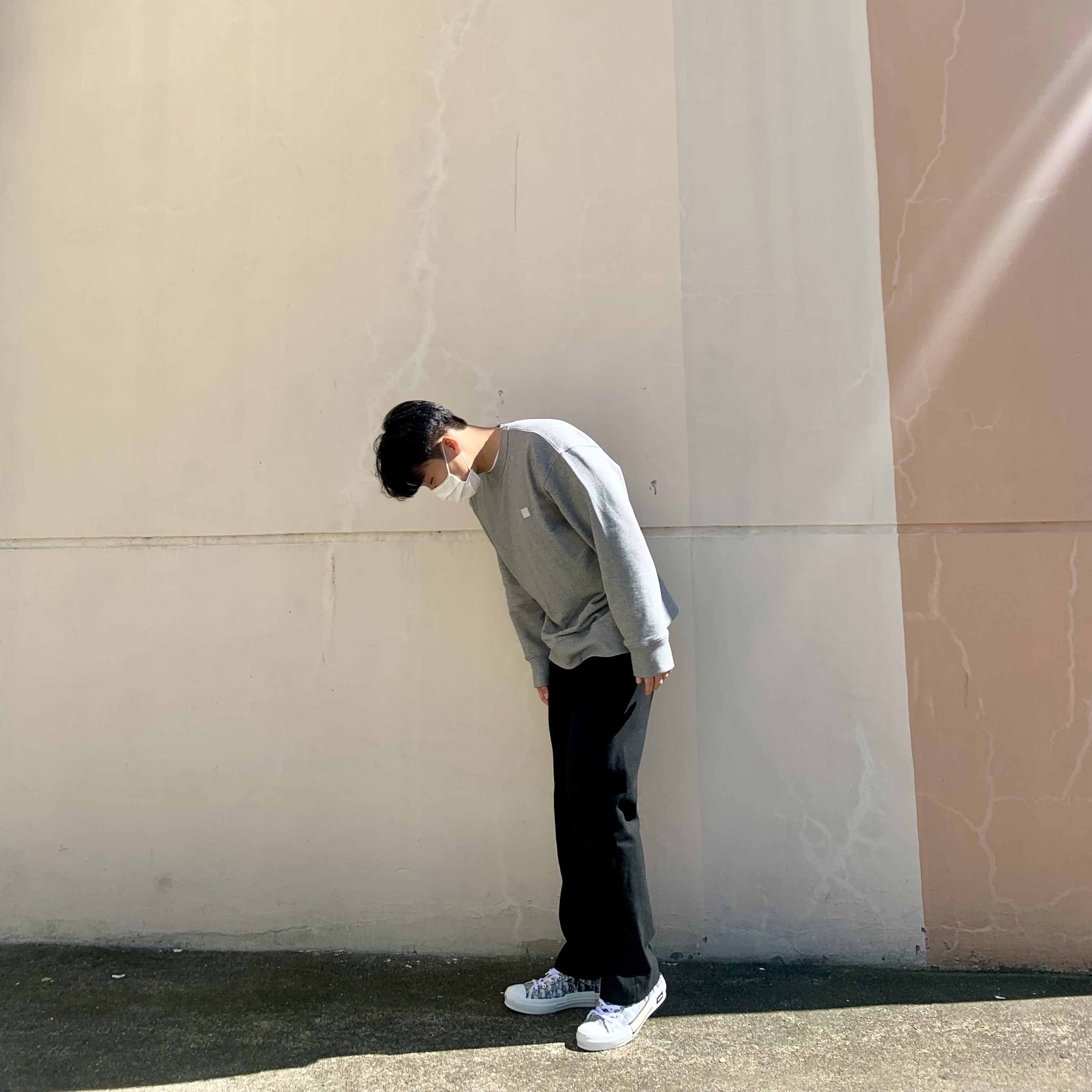 Dior B23 Low Dior Oblique White & Black, Acne Studios Forba Face Crewneck Sweatshirt Light Grey Melange 착용 스타일