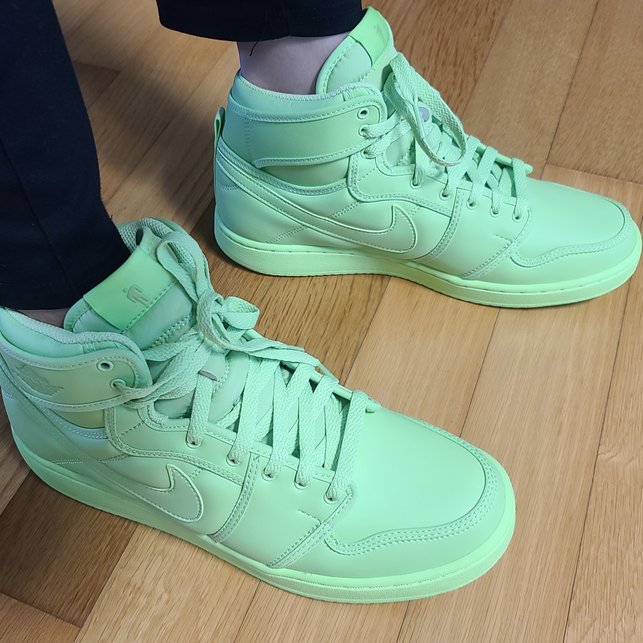 (W) Jordan 1 x Billie Eilish KO SP Lime Green 착용 스타일 - 1