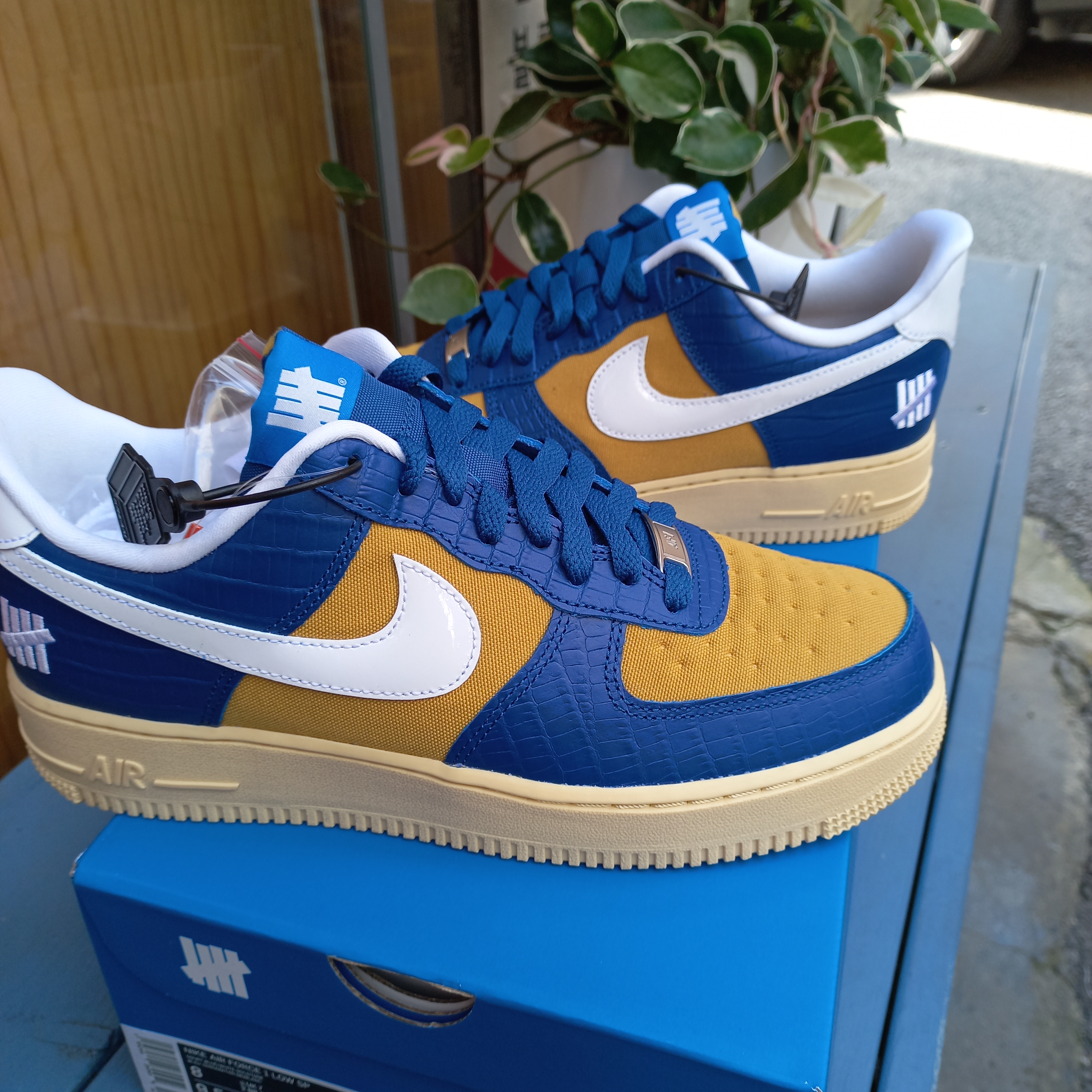 Nike x Undefeated Air Force 1 Low SP 5 On It Court Blue, Nike x Patta Air Max 1 Monarch 착용 스타일 - 2