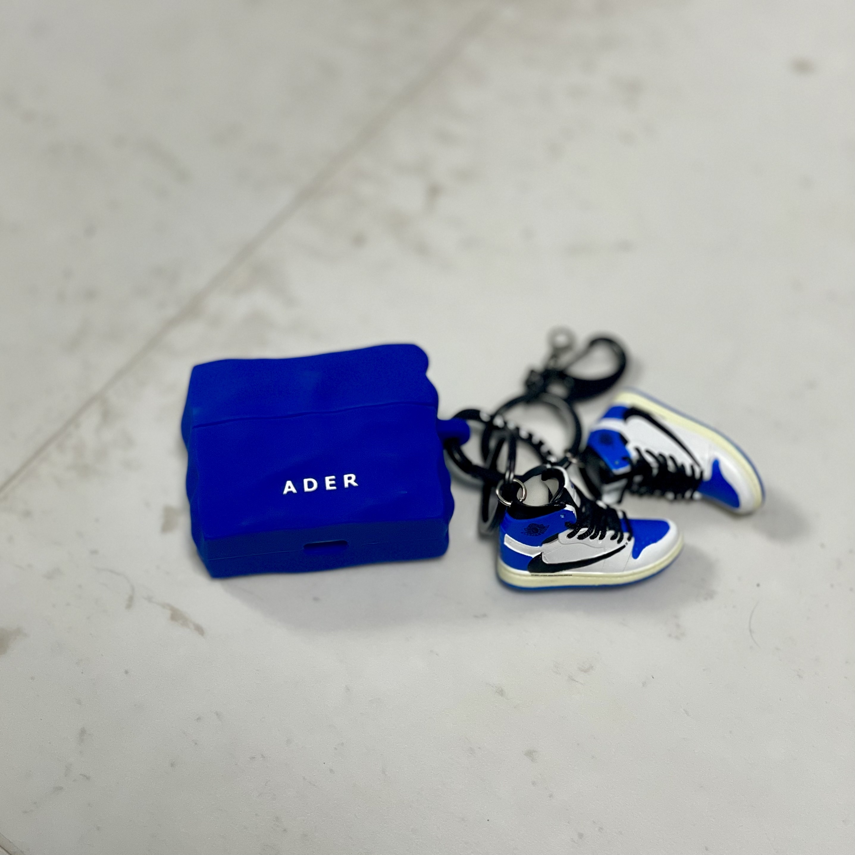 Casetify x Ader Error AirPods Pro Case 착용 스타일