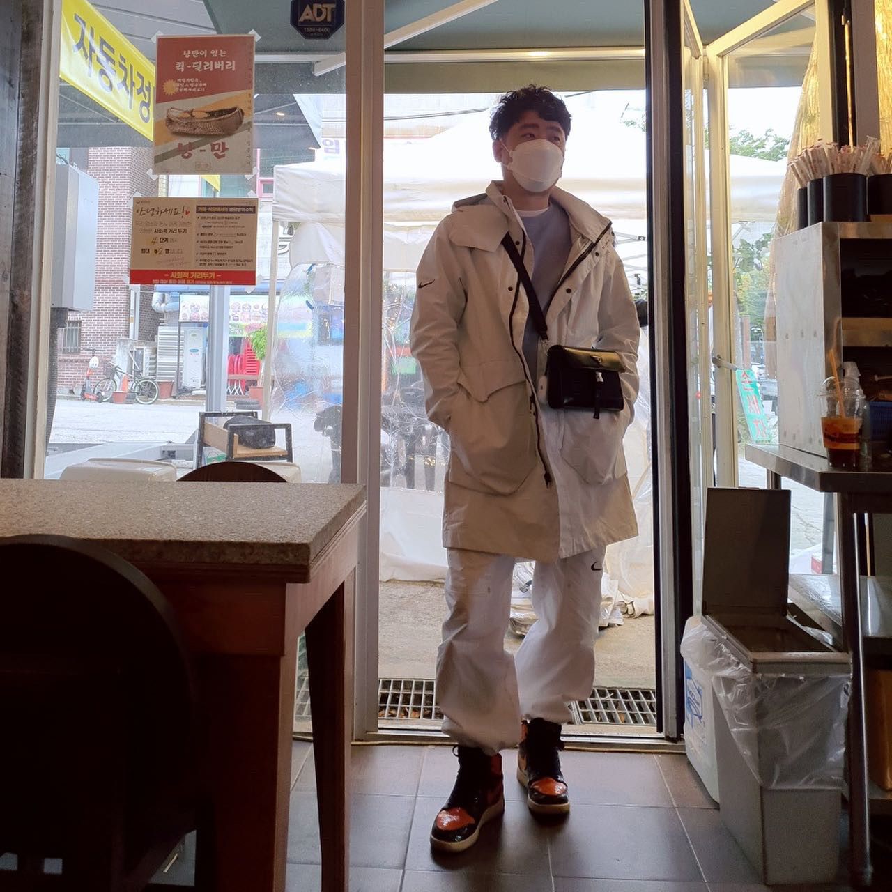 Nike x Off-White NRG Pants White, Jordan 1 Retro High Shattered Backboard 3.0 착용 스타일