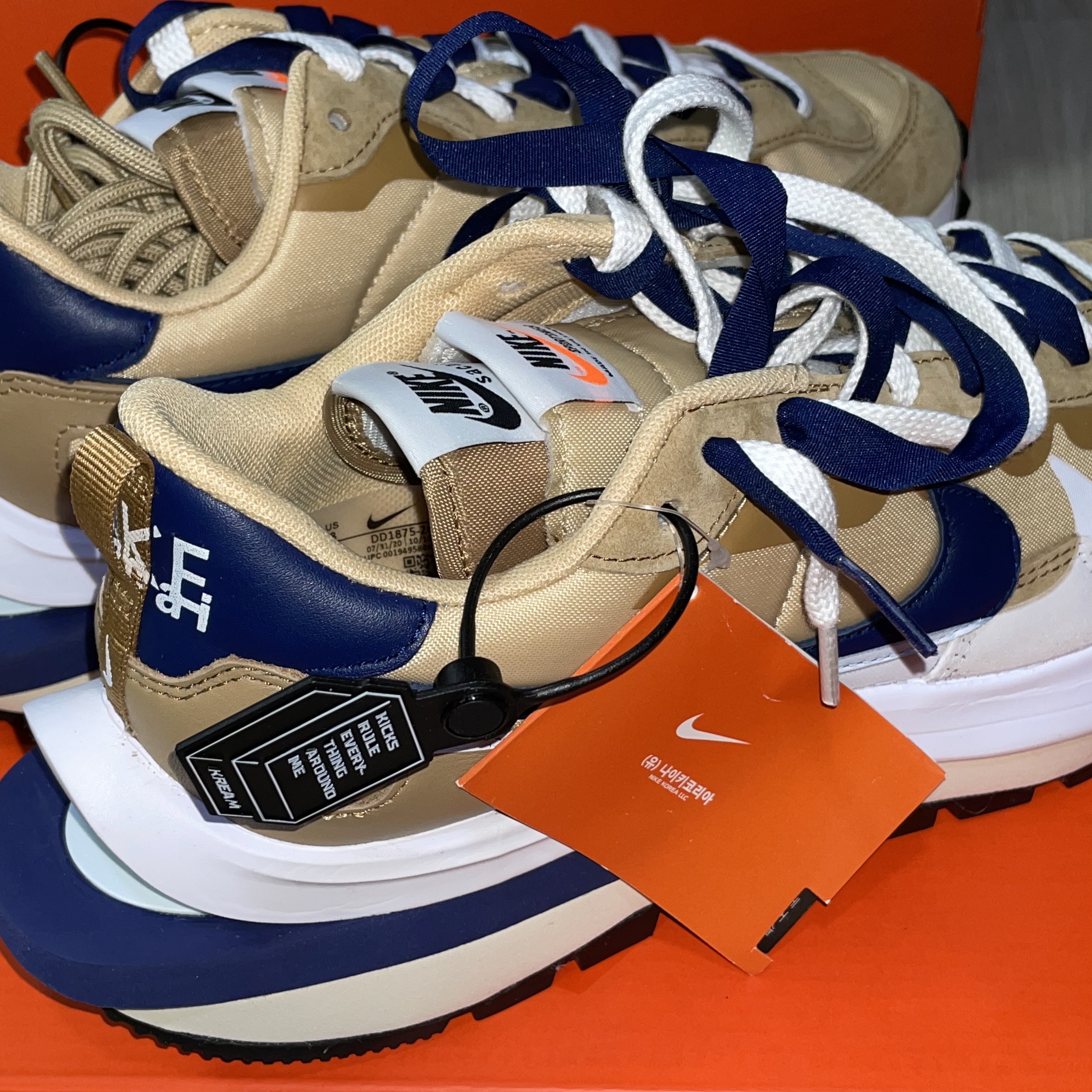 Nike x Sacai VaporWaffle Sesame and Blue Void 착용 스타일