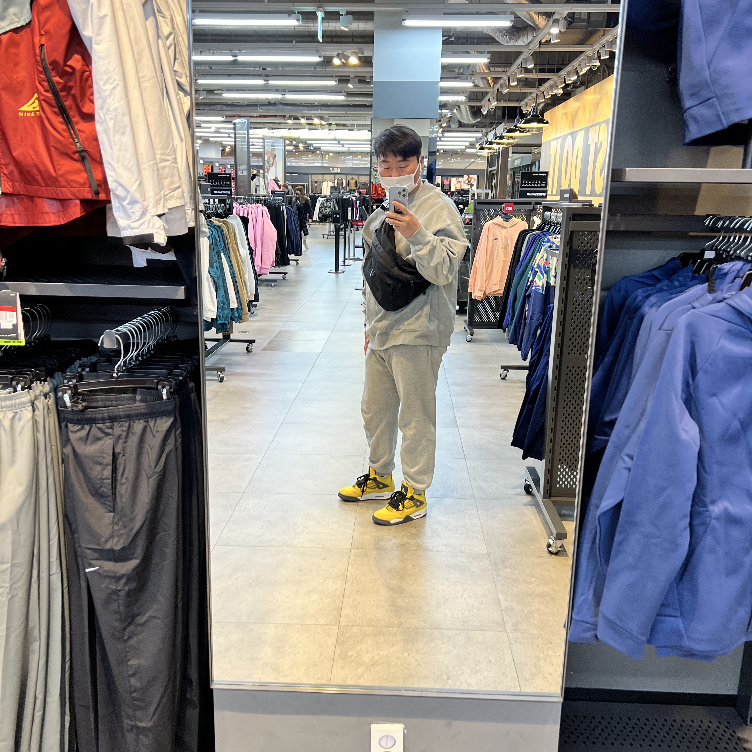 Jordan 4 Retro Tour Yellow, IAB Studio Sweatpants Gray - 21SS 착용 스타일 - 1