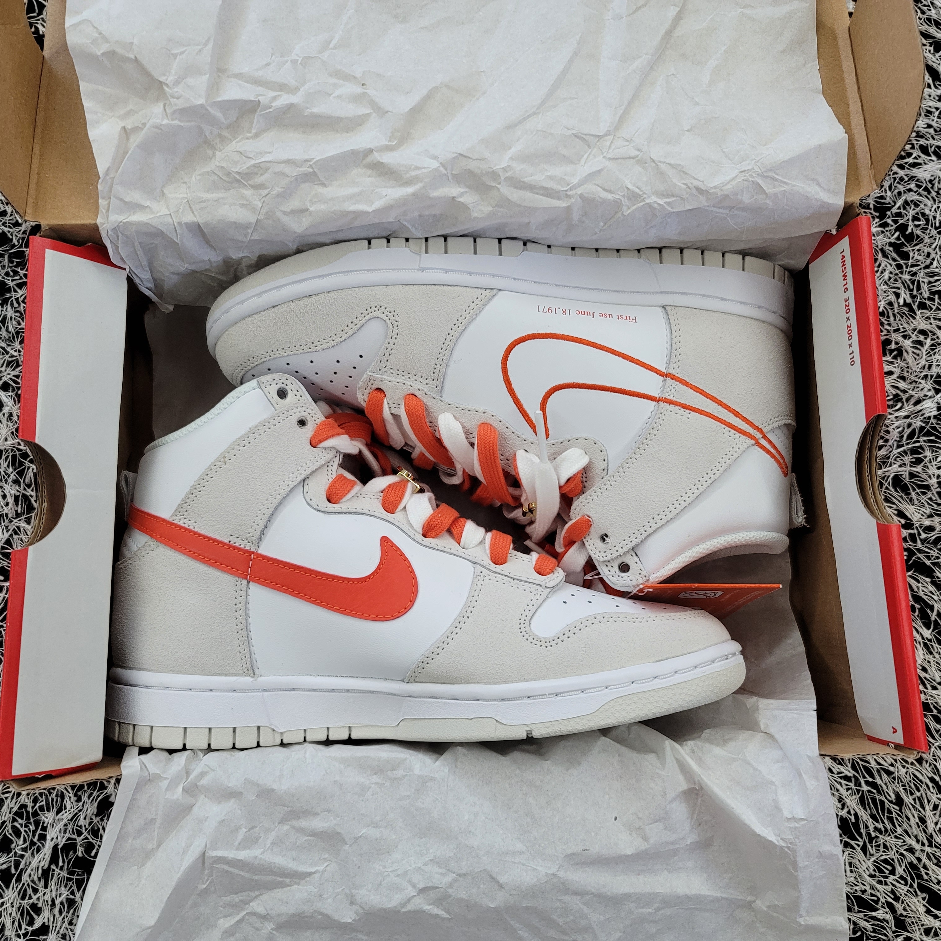 (W) Nike Dunk High SE First Use Sail University Orange 착용 스타일
