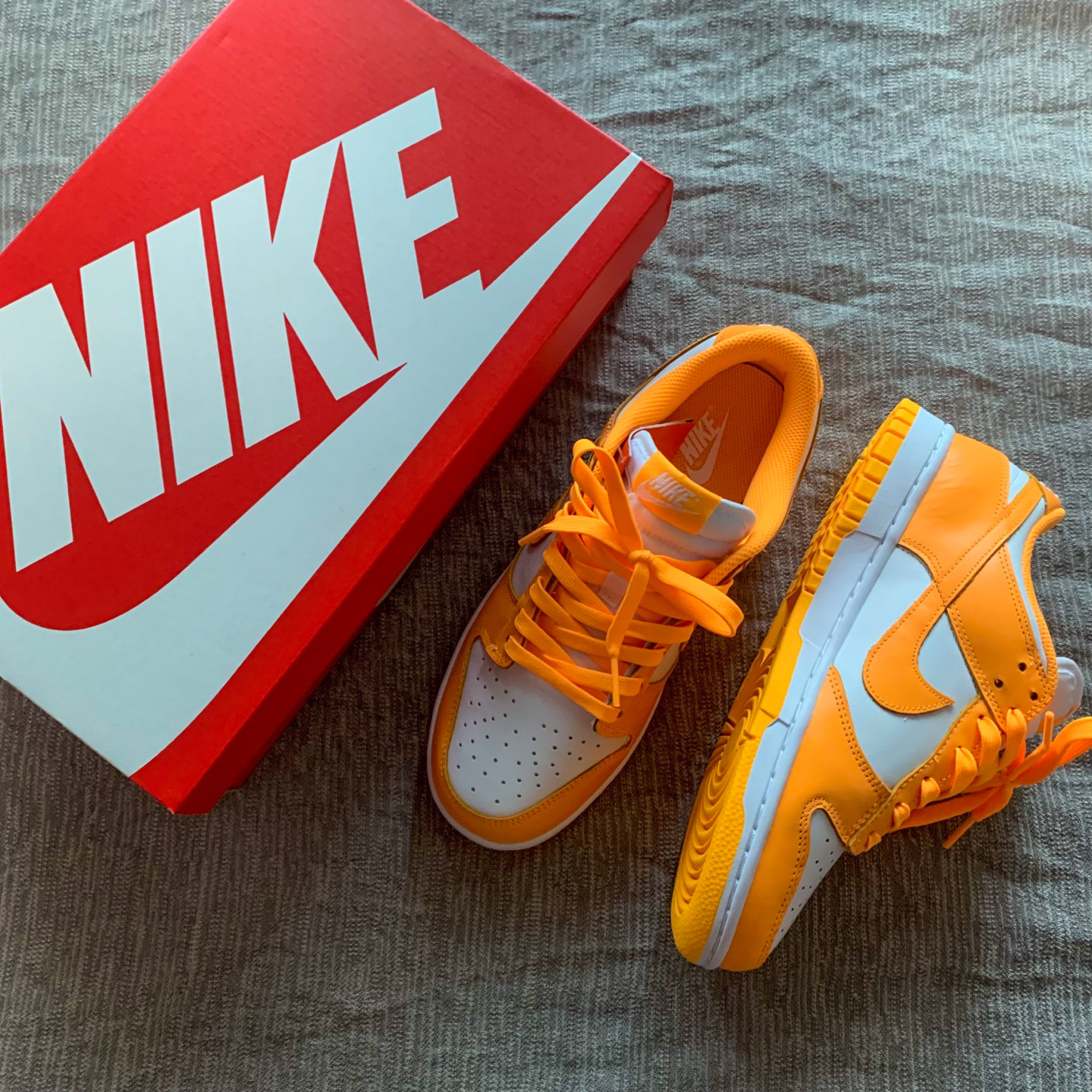 (W) Nike Dunk Low Laser Orange 착용 스타일 - 1