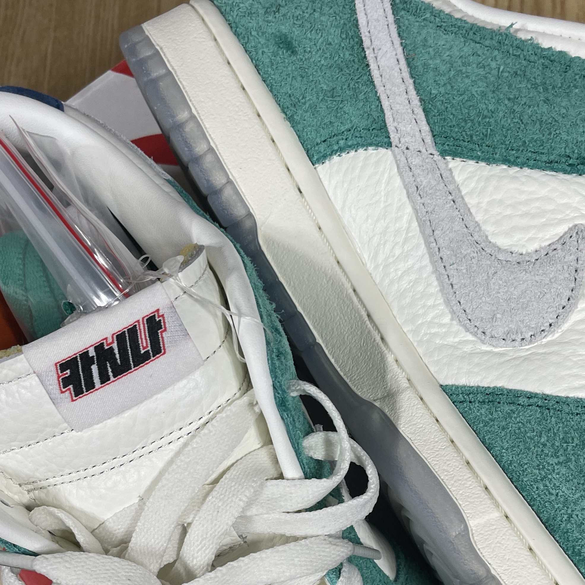 Nike x Kasina Dunk Low Road Sign - Kasina Exclusive 착용 스타일 - 1