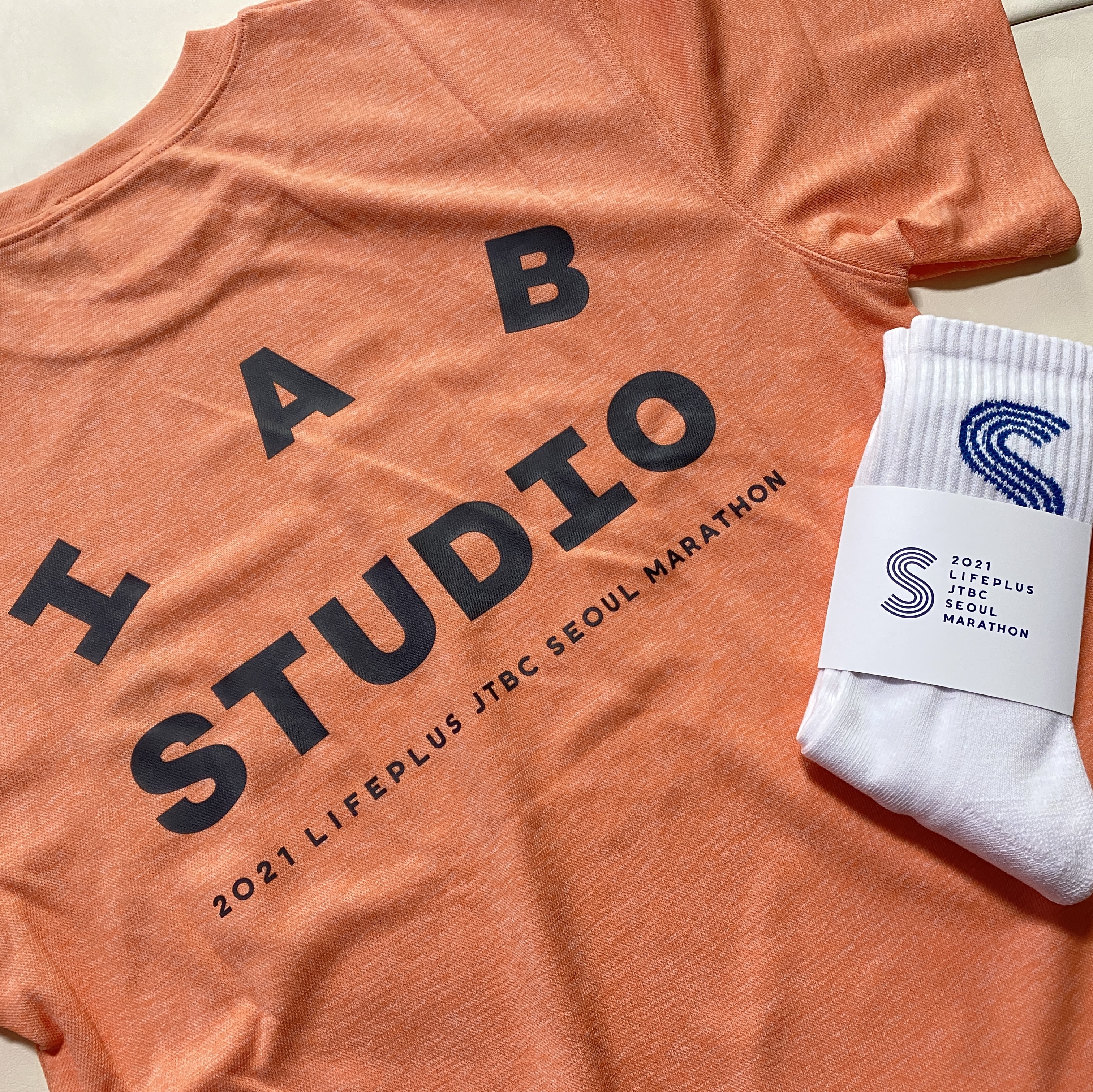 IAB Studio x JTBC 2021 Life Plus Seoul Marathon Pack Orange 착용 스타일