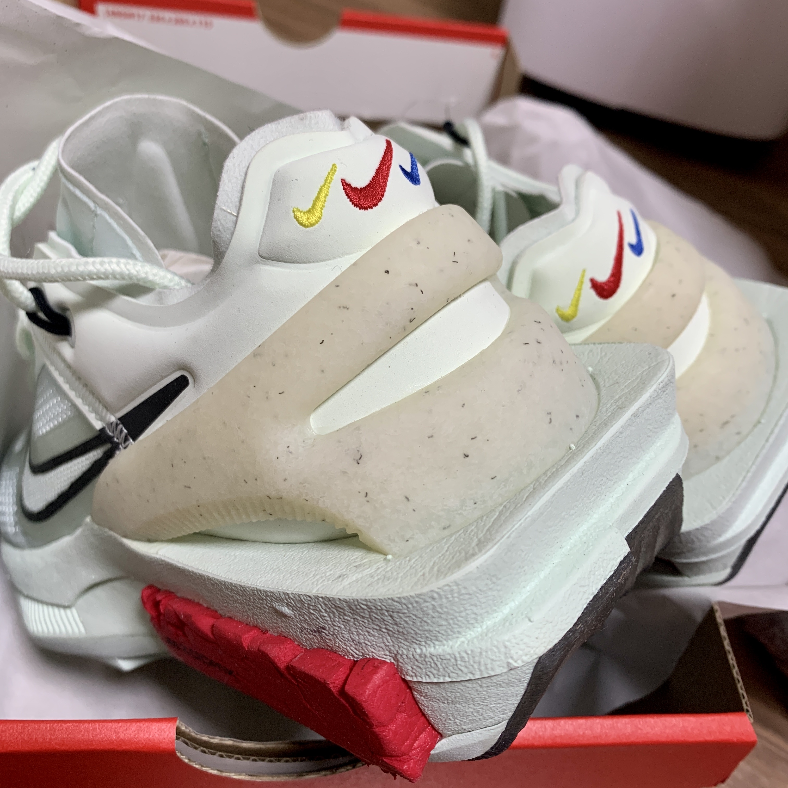 (W) Nike Fontanka Edge Barely Green 착용 스타일