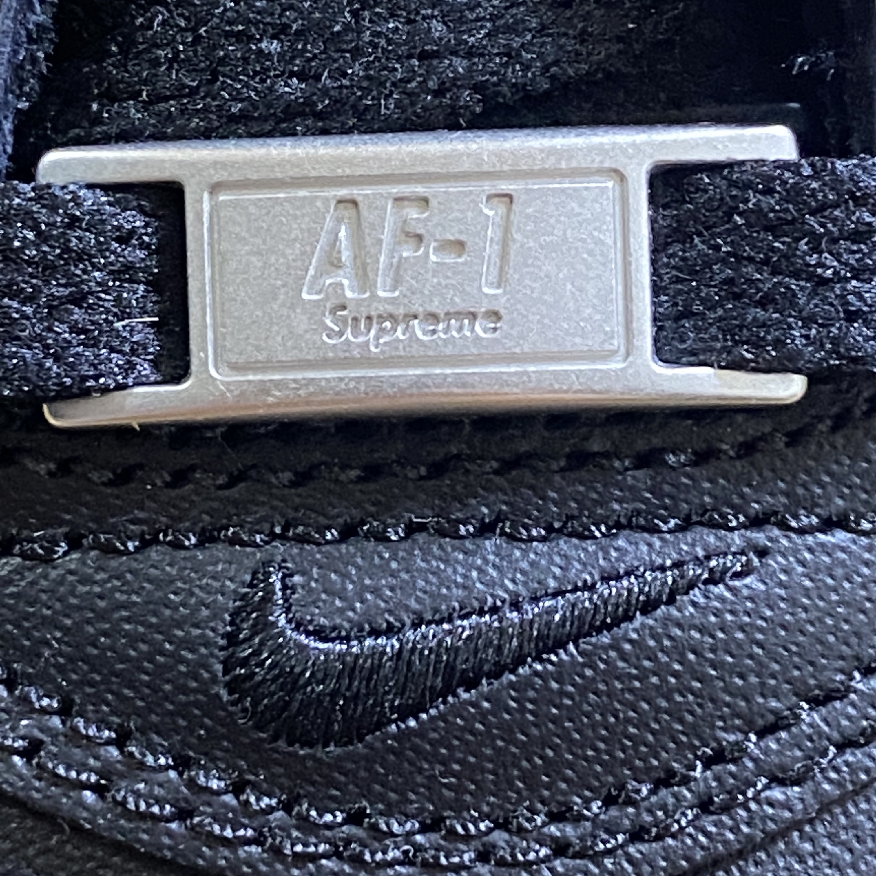 Nike x Supreme Air Force 1 Low Black 착용 스타일 - 1