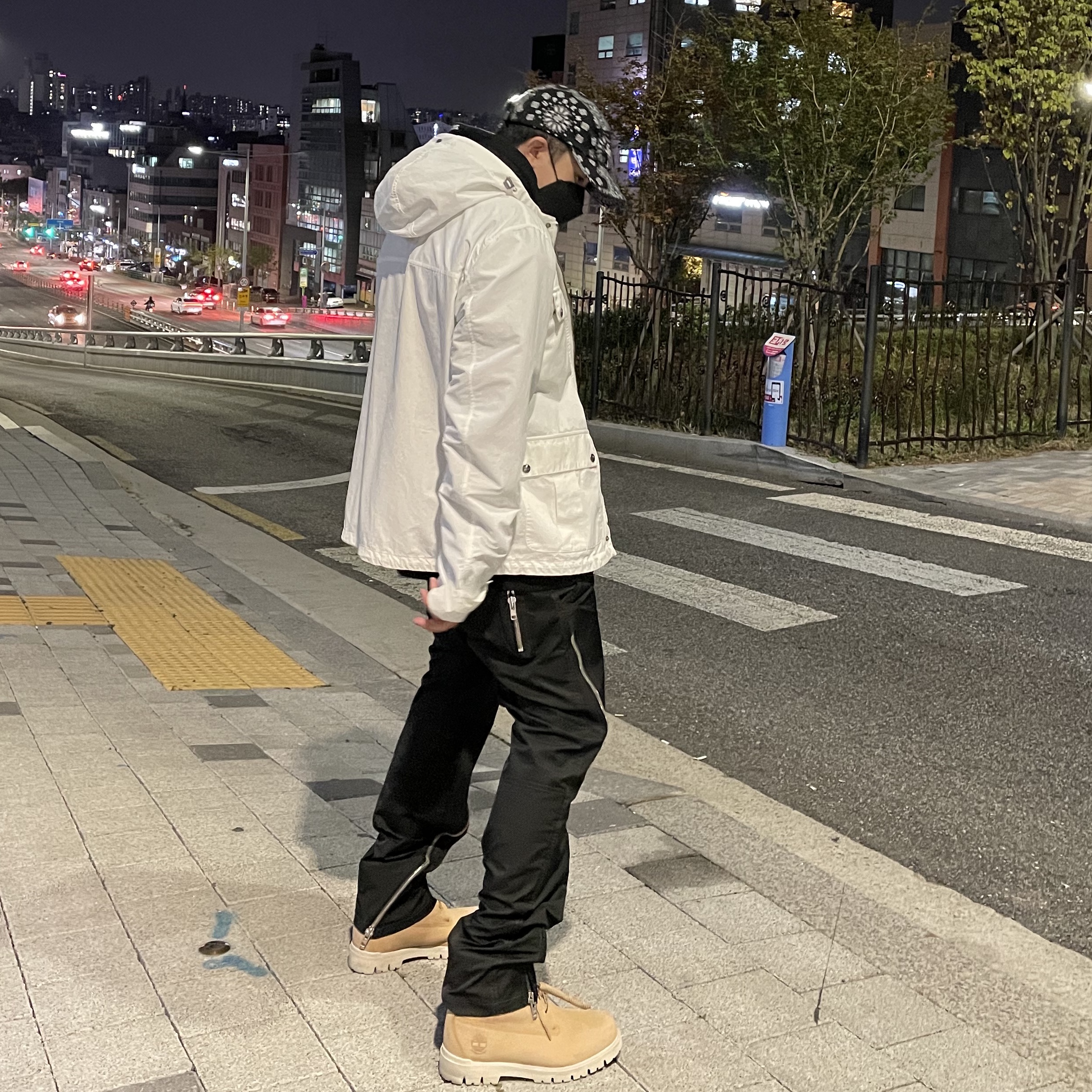 Supreme Bandana Camp Cap Black - 21SS, Supreme Swarovski S Logo Hooded Sweatshirt Black - 21SS 착용 스타일 - 1