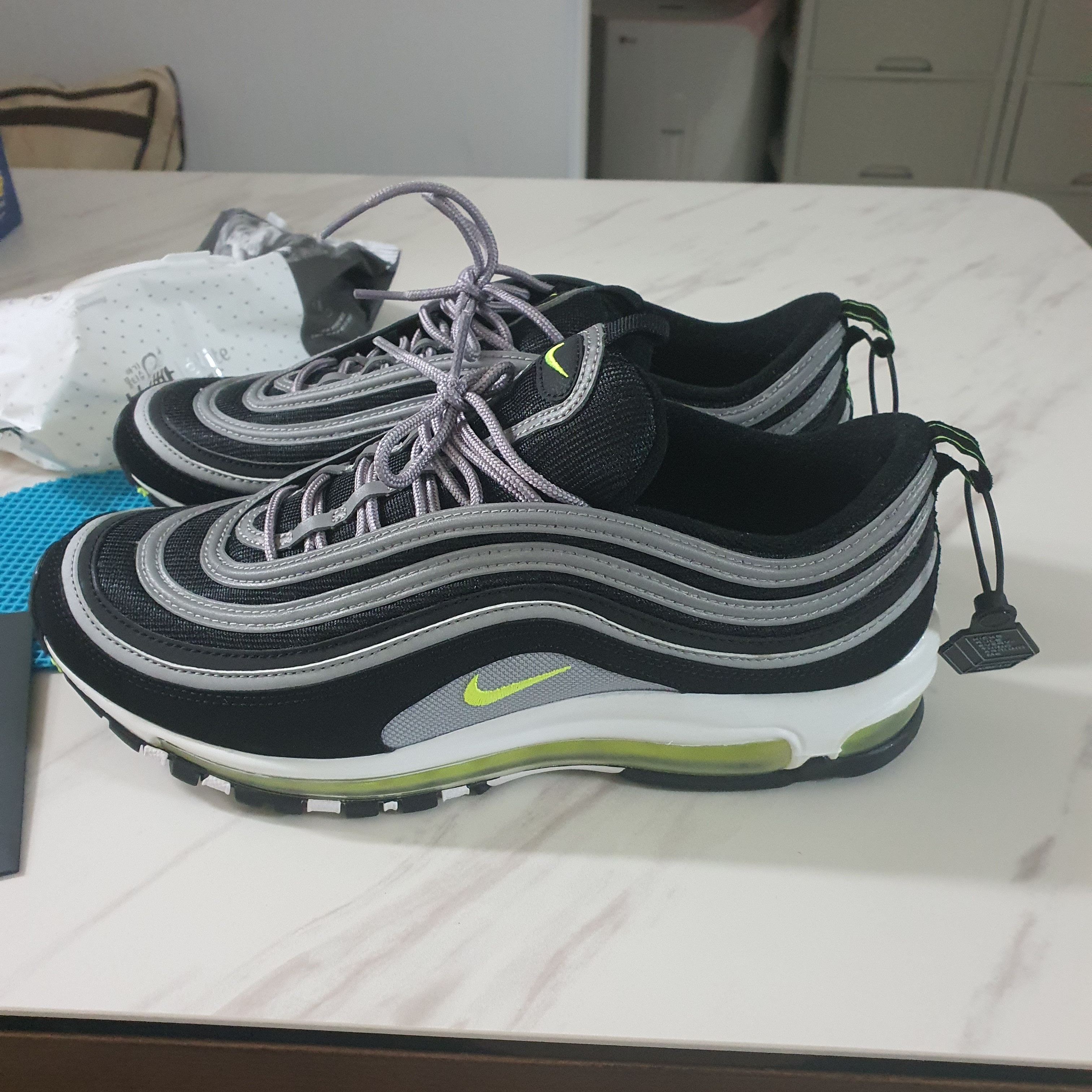 Nike Air Max 97 OG Black Volt Asia 착용 스타일 - 4